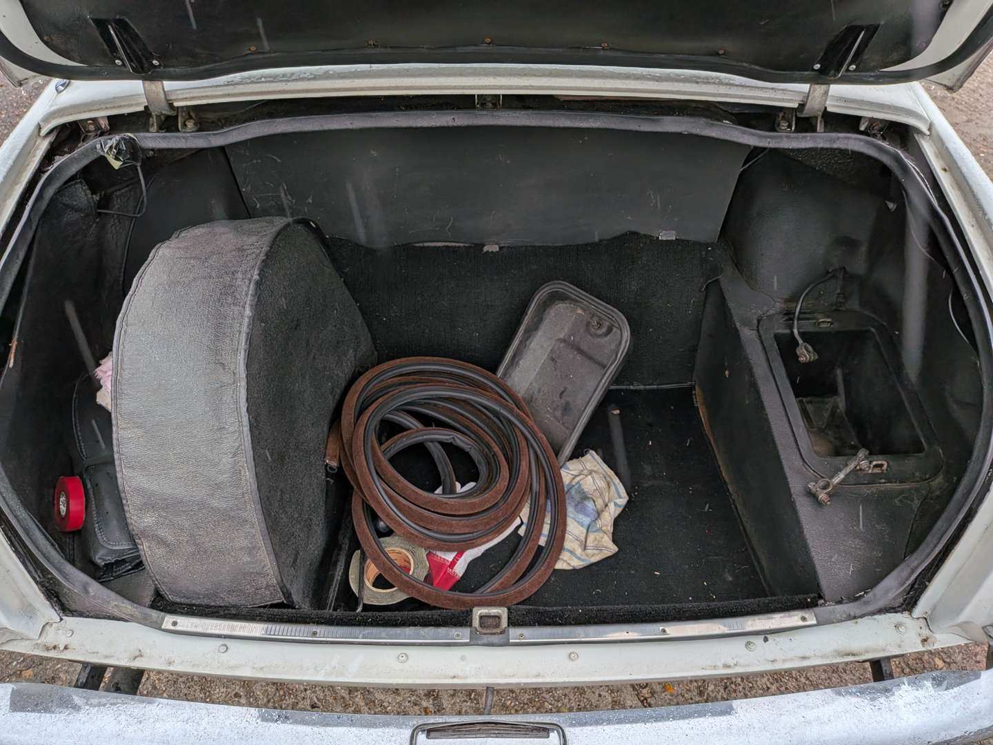 <p>1977 ROVER 2200 SC</p>