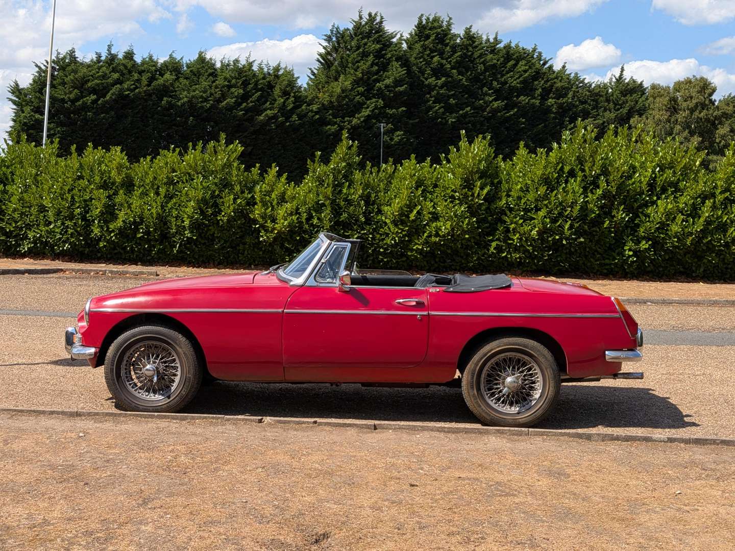 <p>1967 MG B ROADSTER</p>