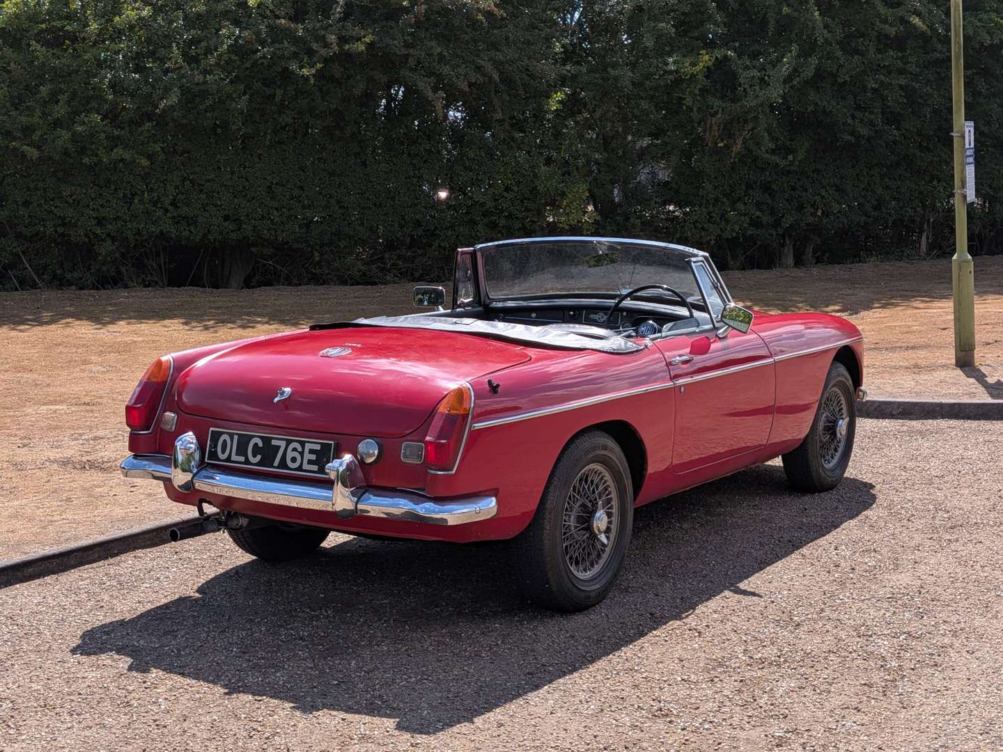 <p>1967 MG B ROADSTER</p>