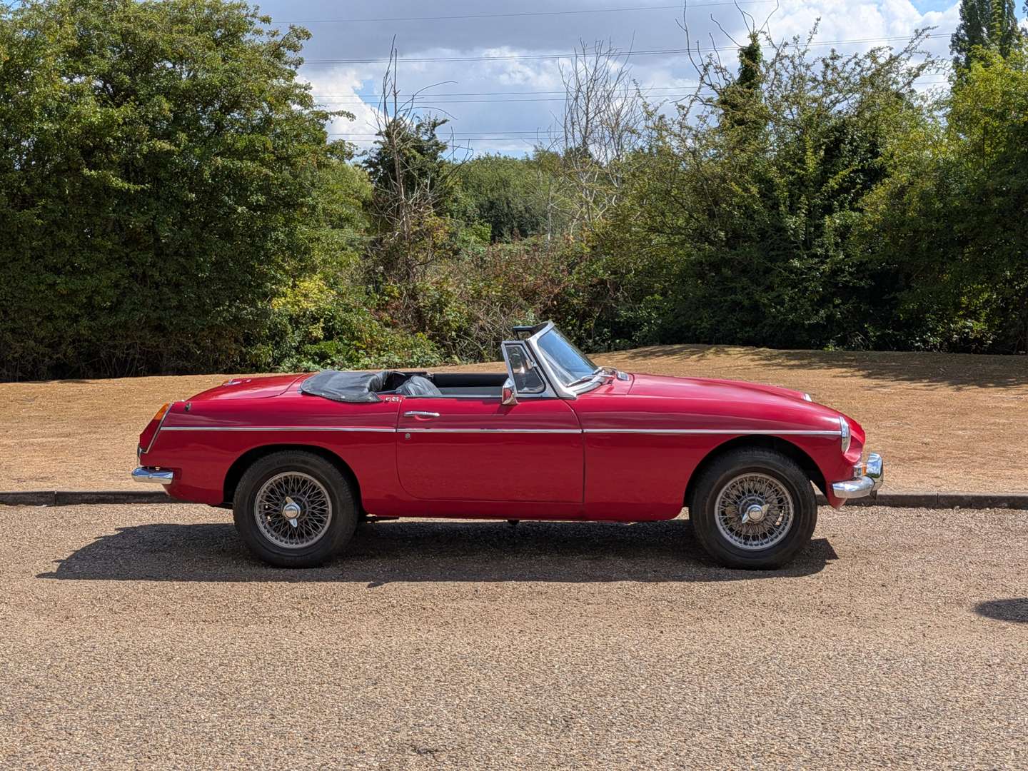 <p>1967 MG B ROADSTER</p>
