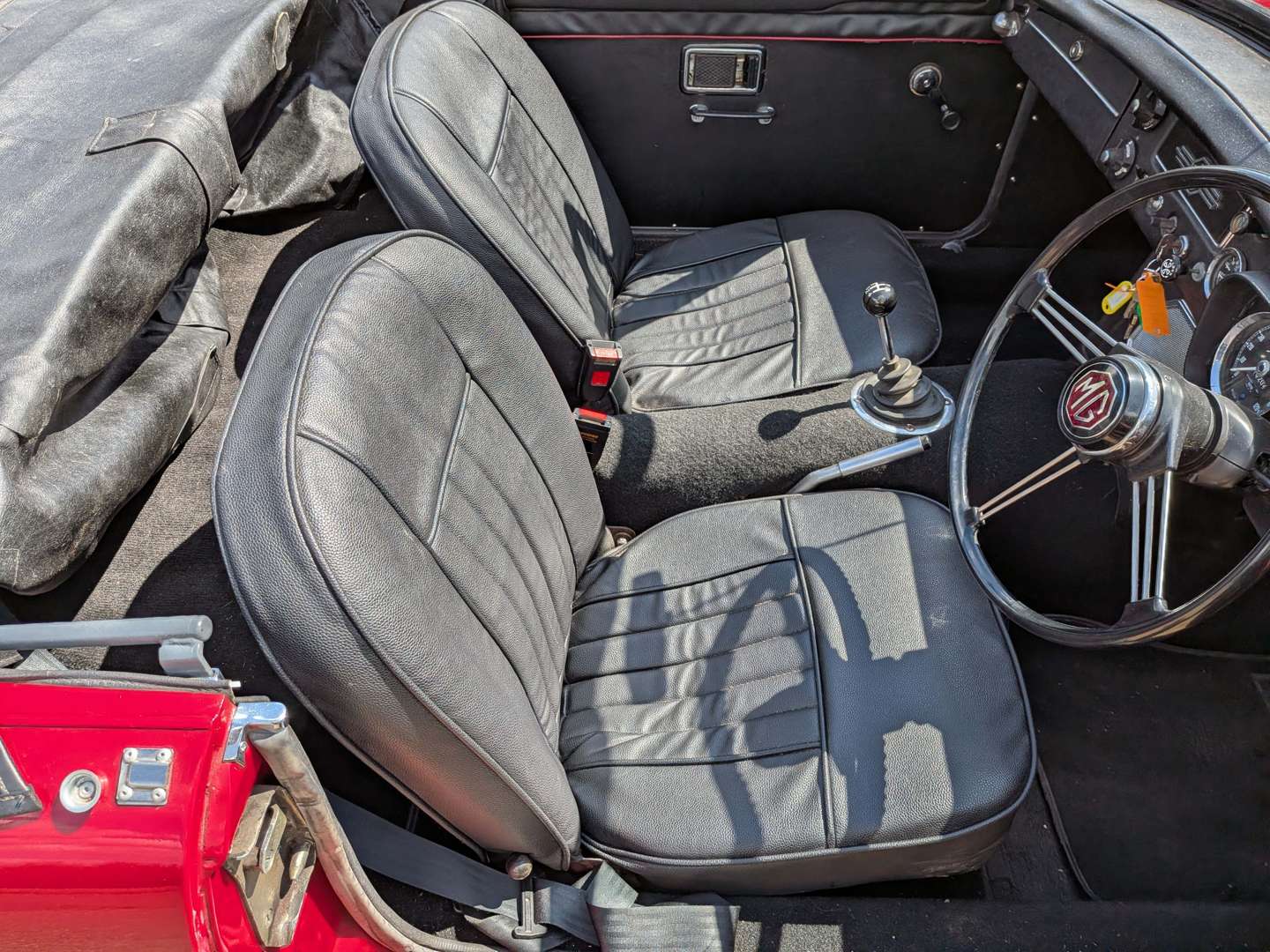 <p>1967 MG B ROADSTER</p>
