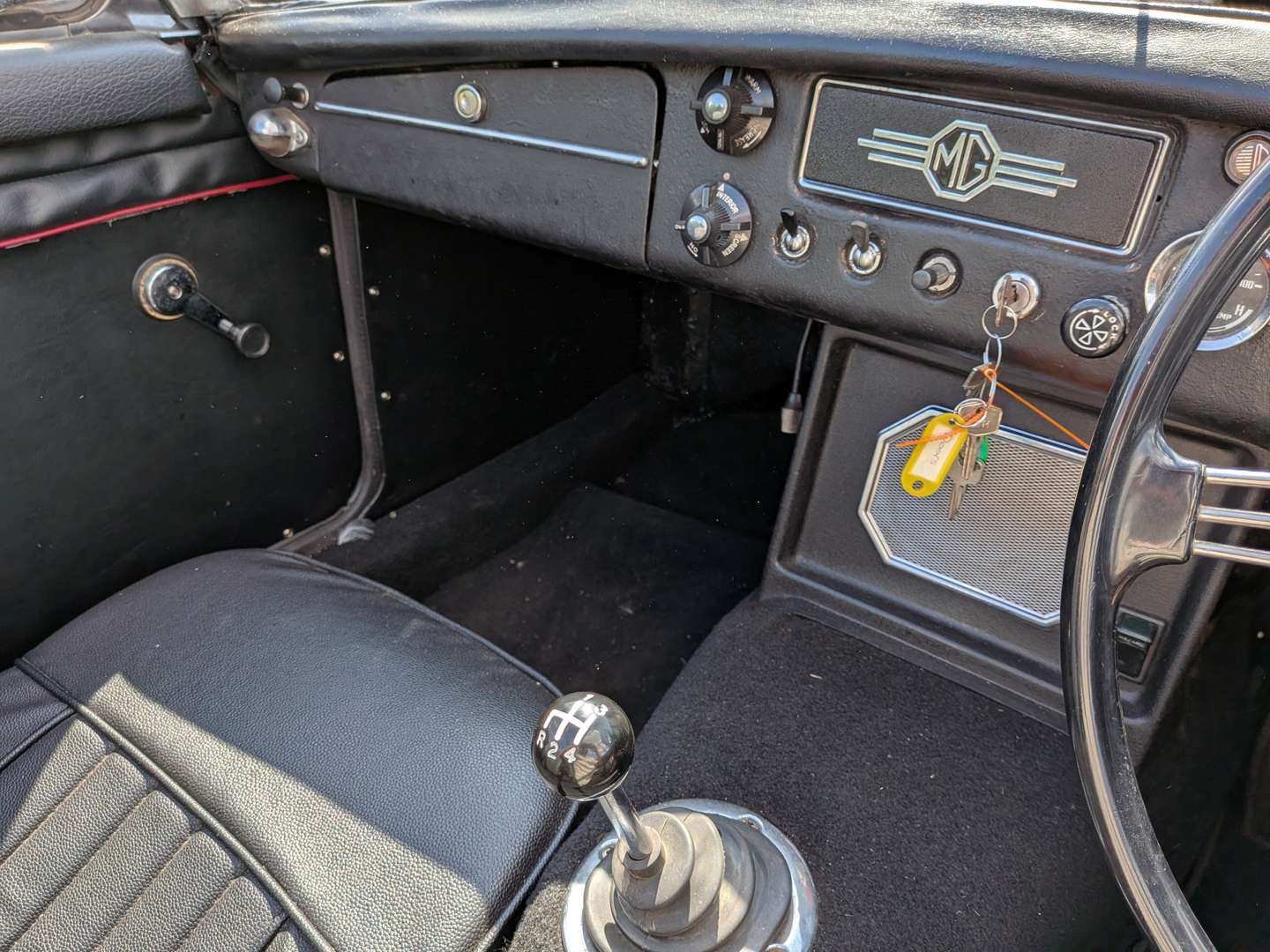 <p>1967 MG B ROADSTER</p>