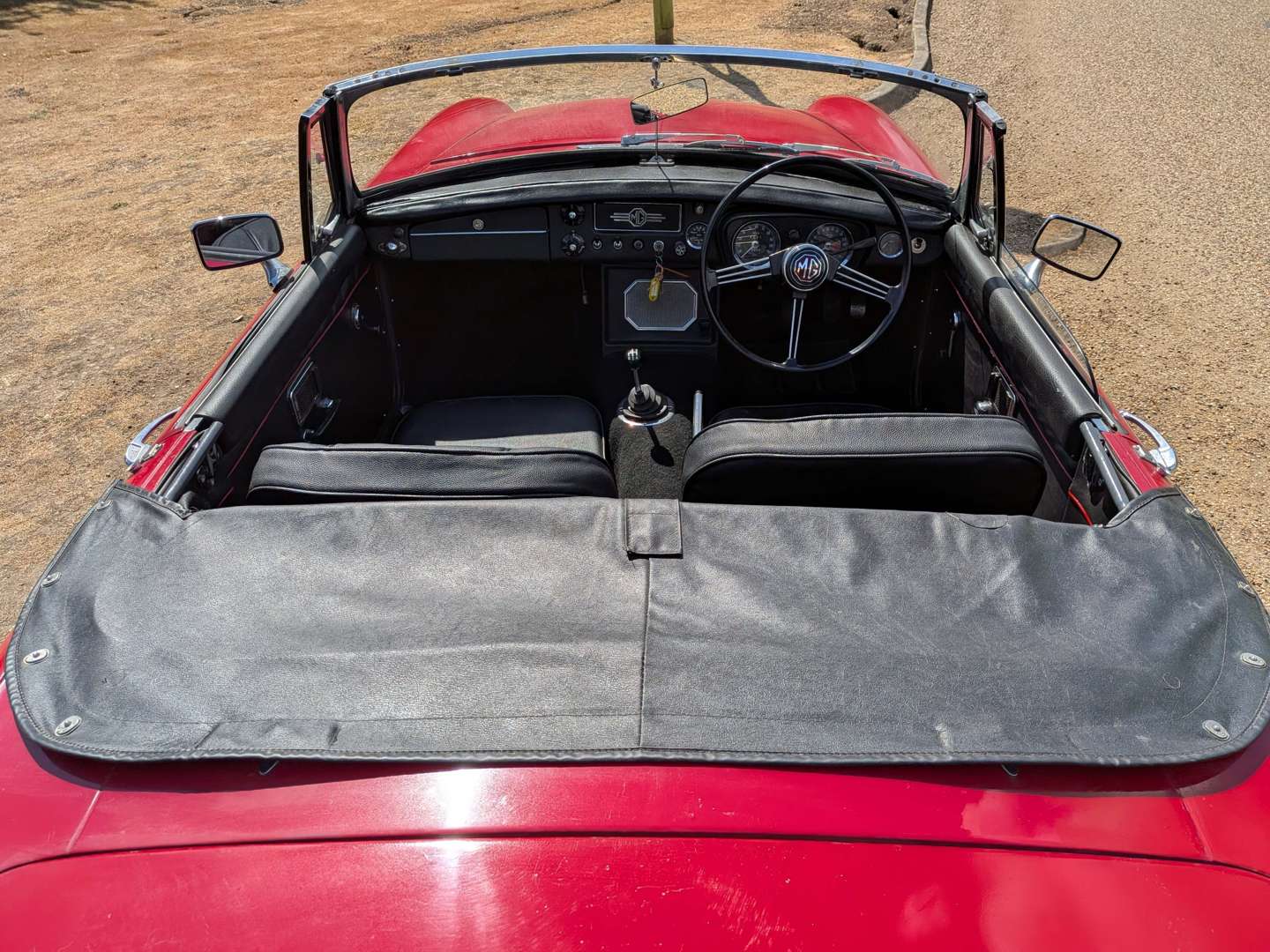 <p>1967 MG B ROADSTER</p>