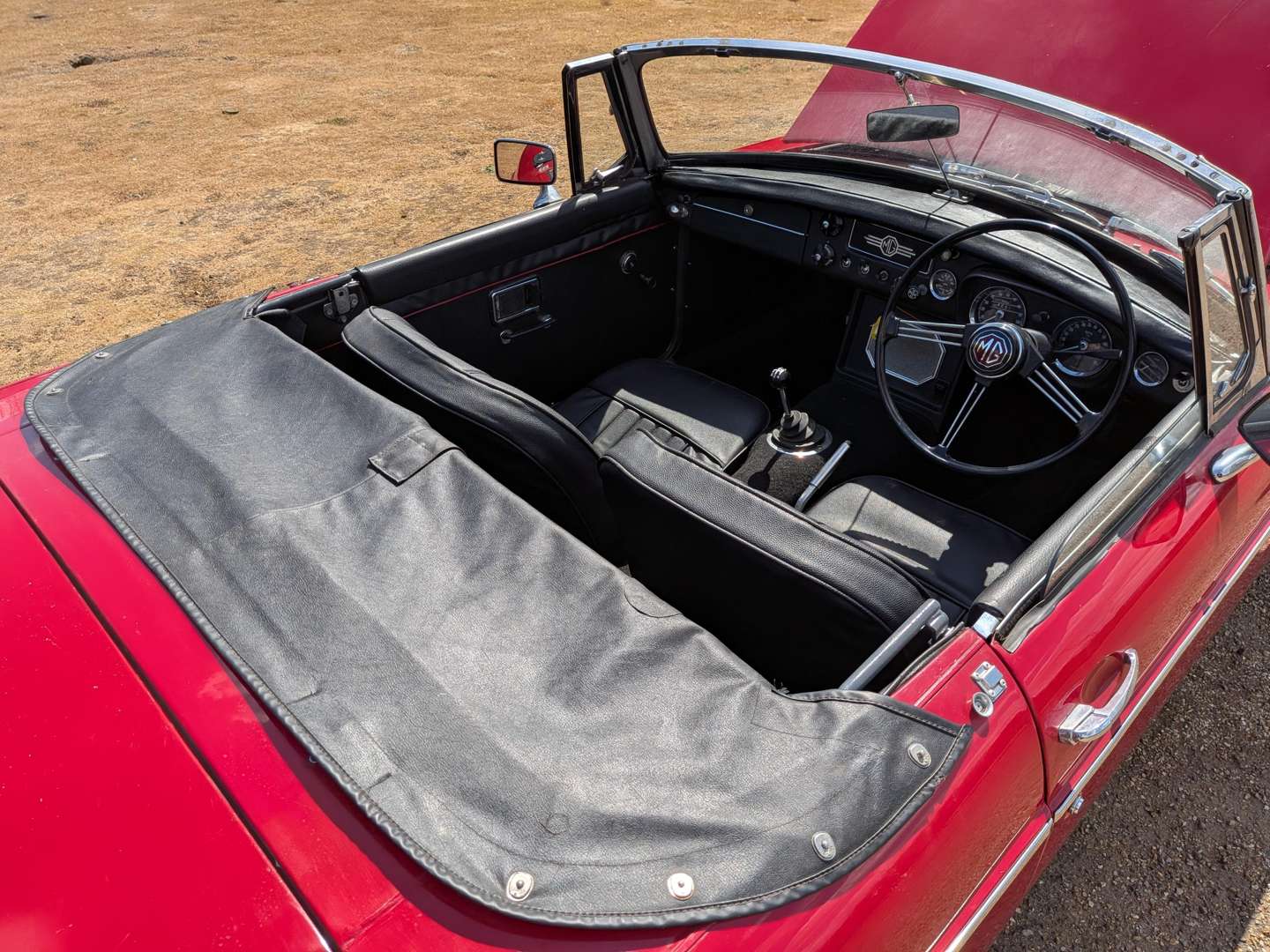<p>1967 MG B ROADSTER</p>