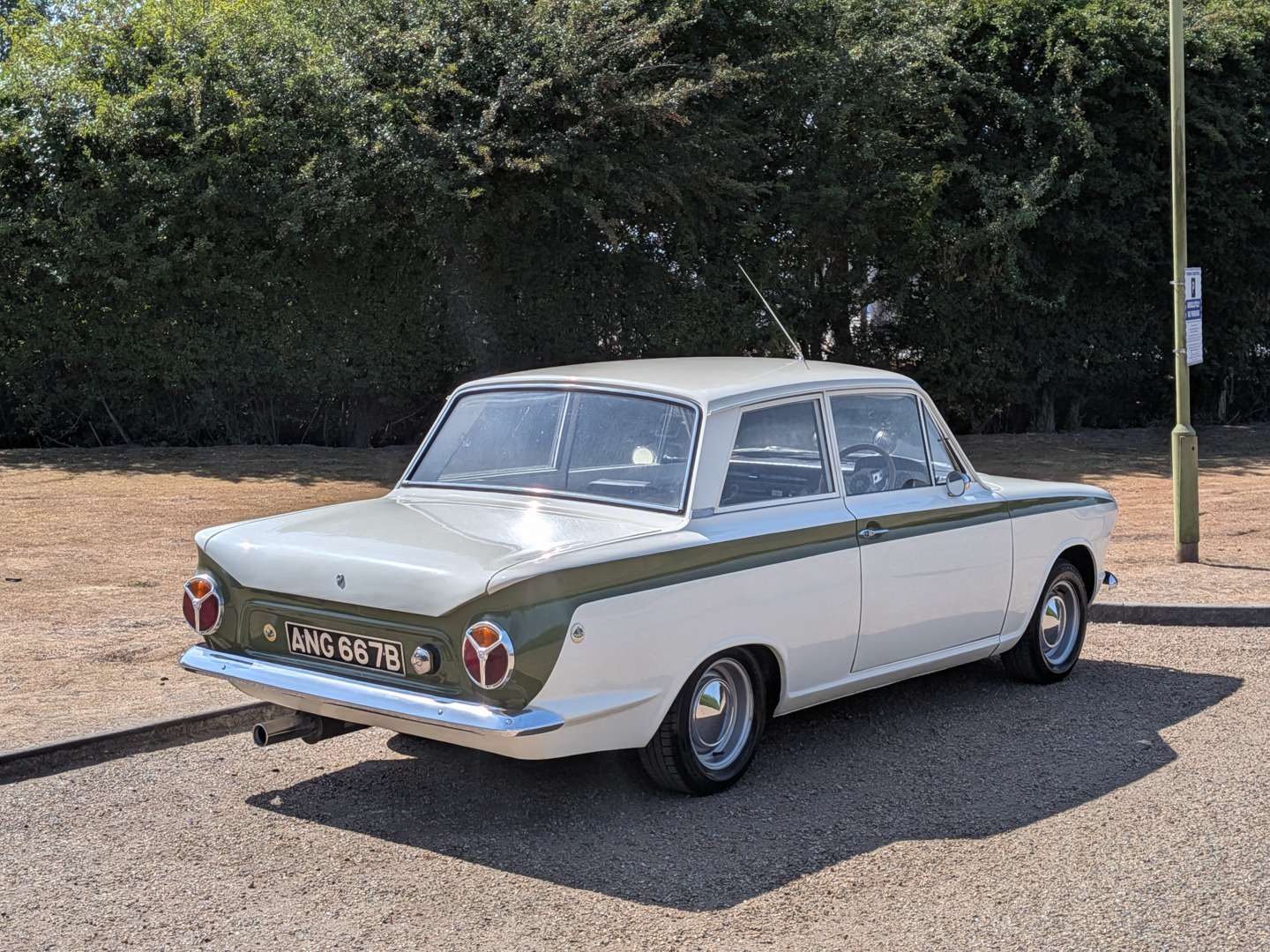 <p>1964 FORD CORTINA DE LUXE</p>