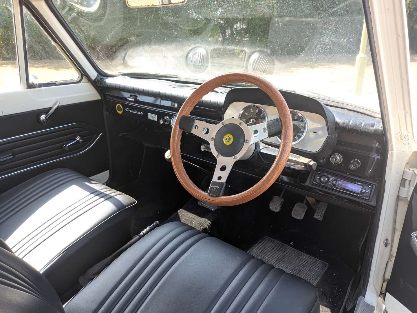 <p>1964 FORD CORTINA DE LUXE</p>