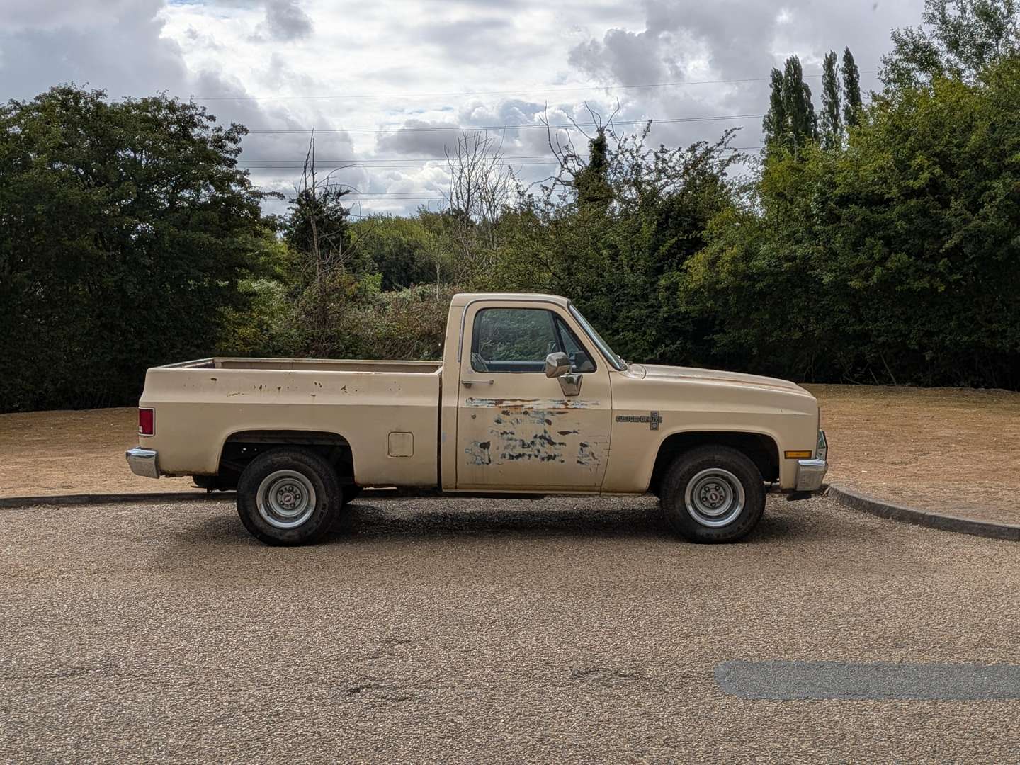 <p>1987 CHEVROLET PICK-UP</p>