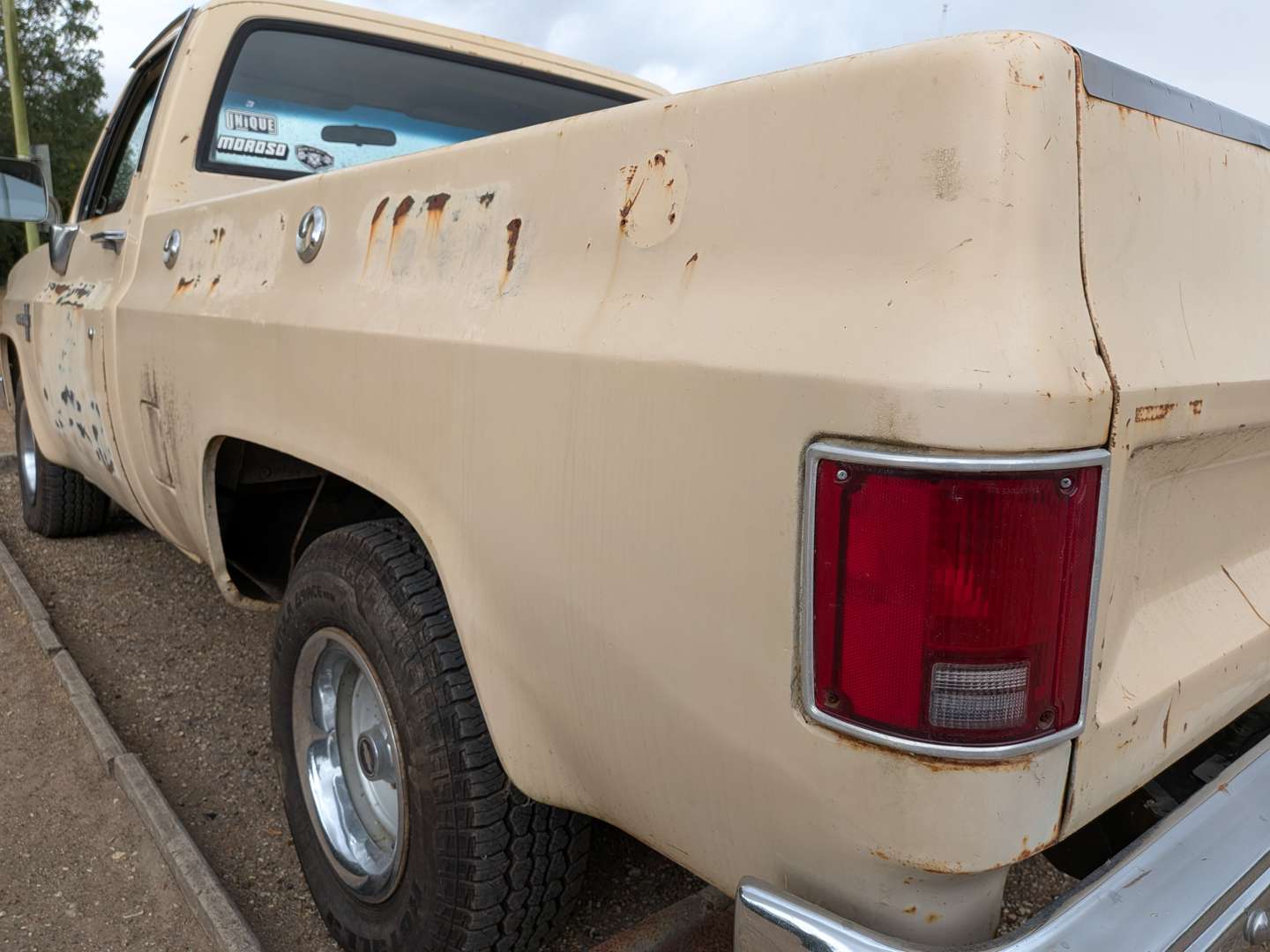 <p>1987 CHEVROLET PICK-UP</p>