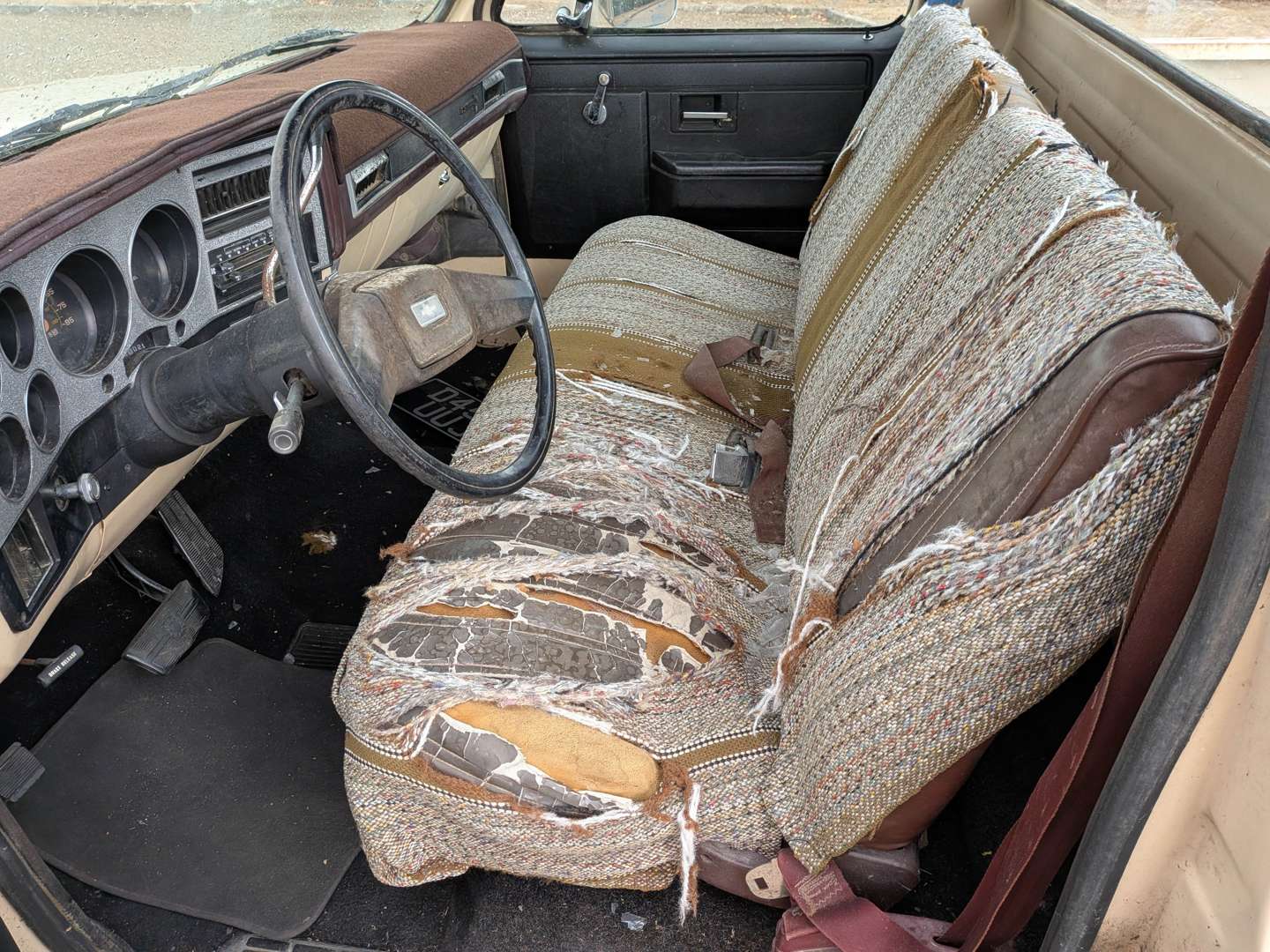<p>1987 CHEVROLET PICK-UP</p>