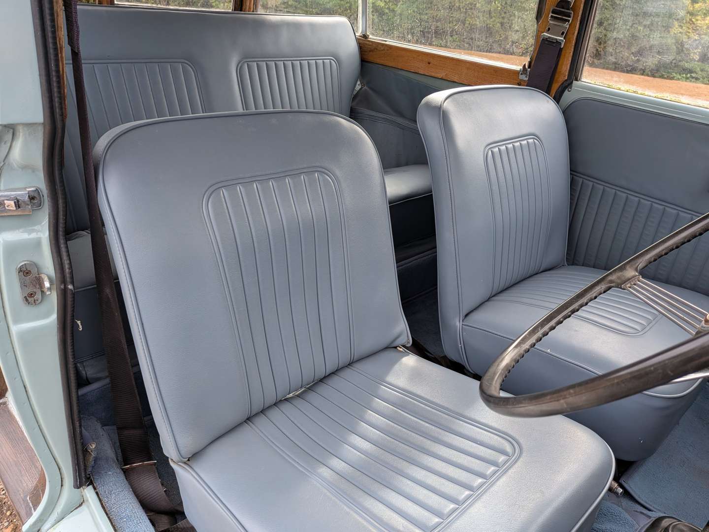 <p>1960 MORRIS MINOR TRAVELLER</p>