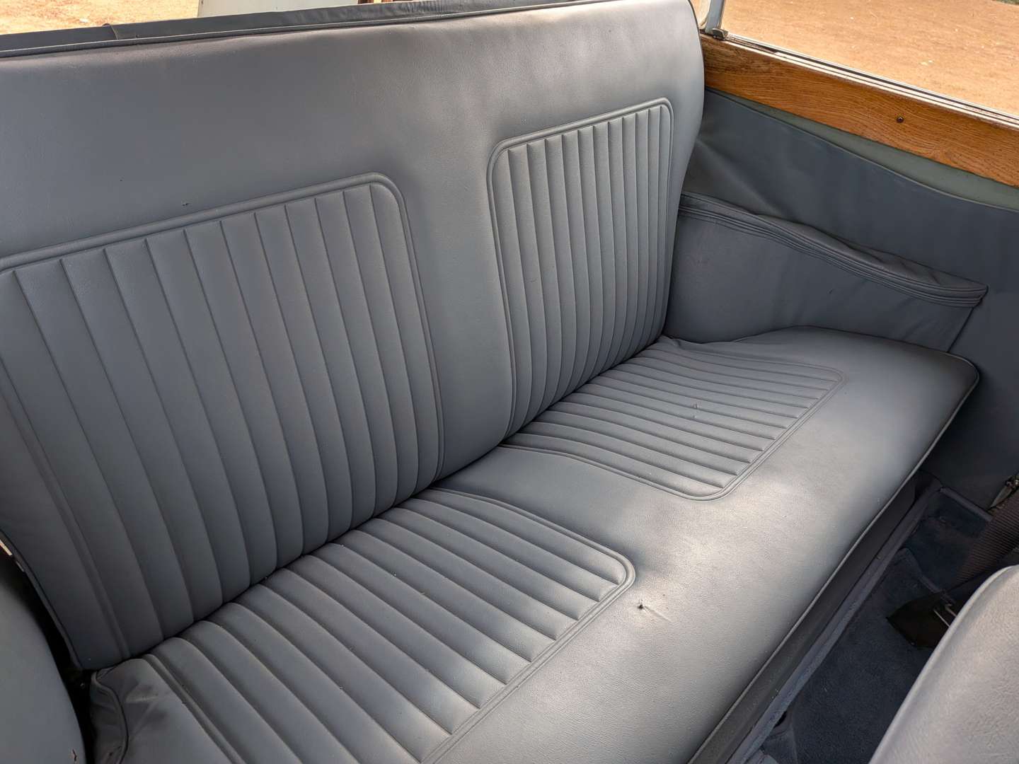 <p>1960 MORRIS MINOR TRAVELLER</p>