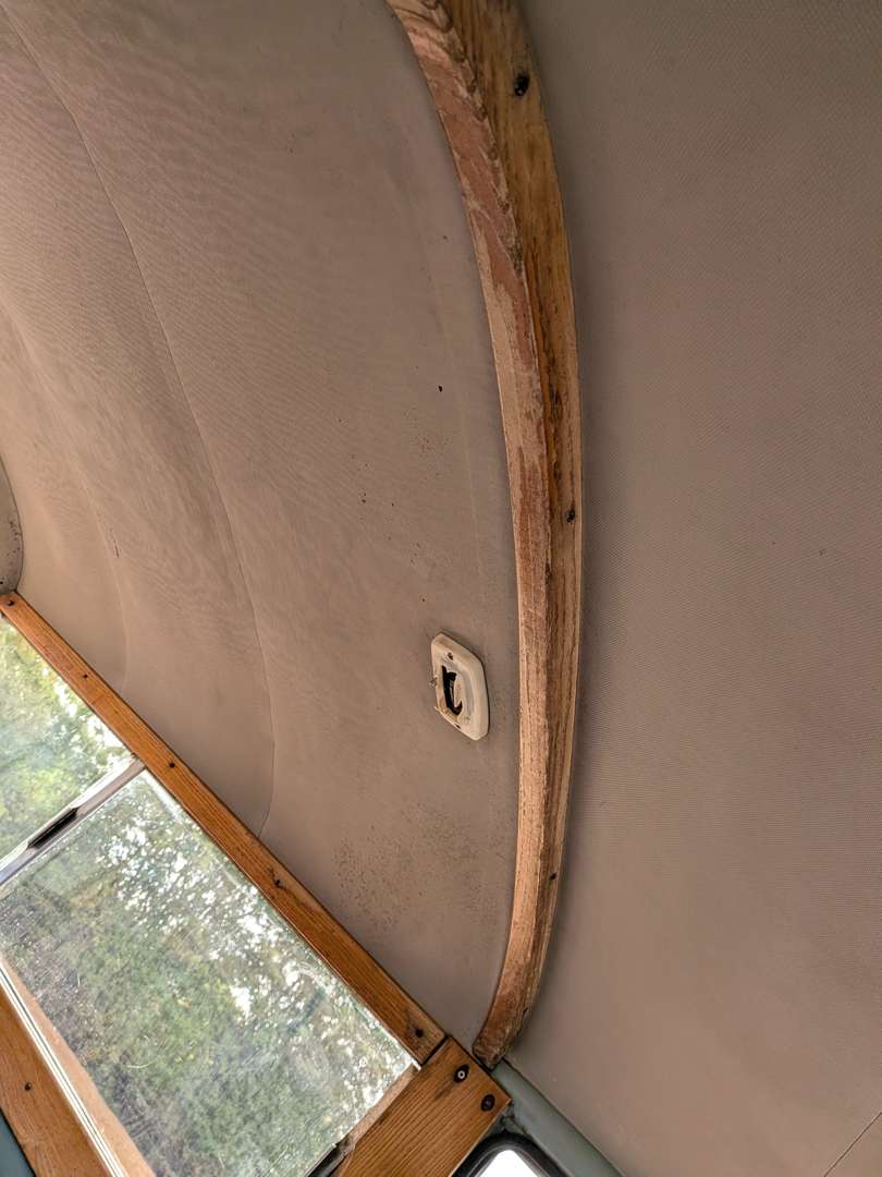 <p>1960 MORRIS MINOR TRAVELLER</p>