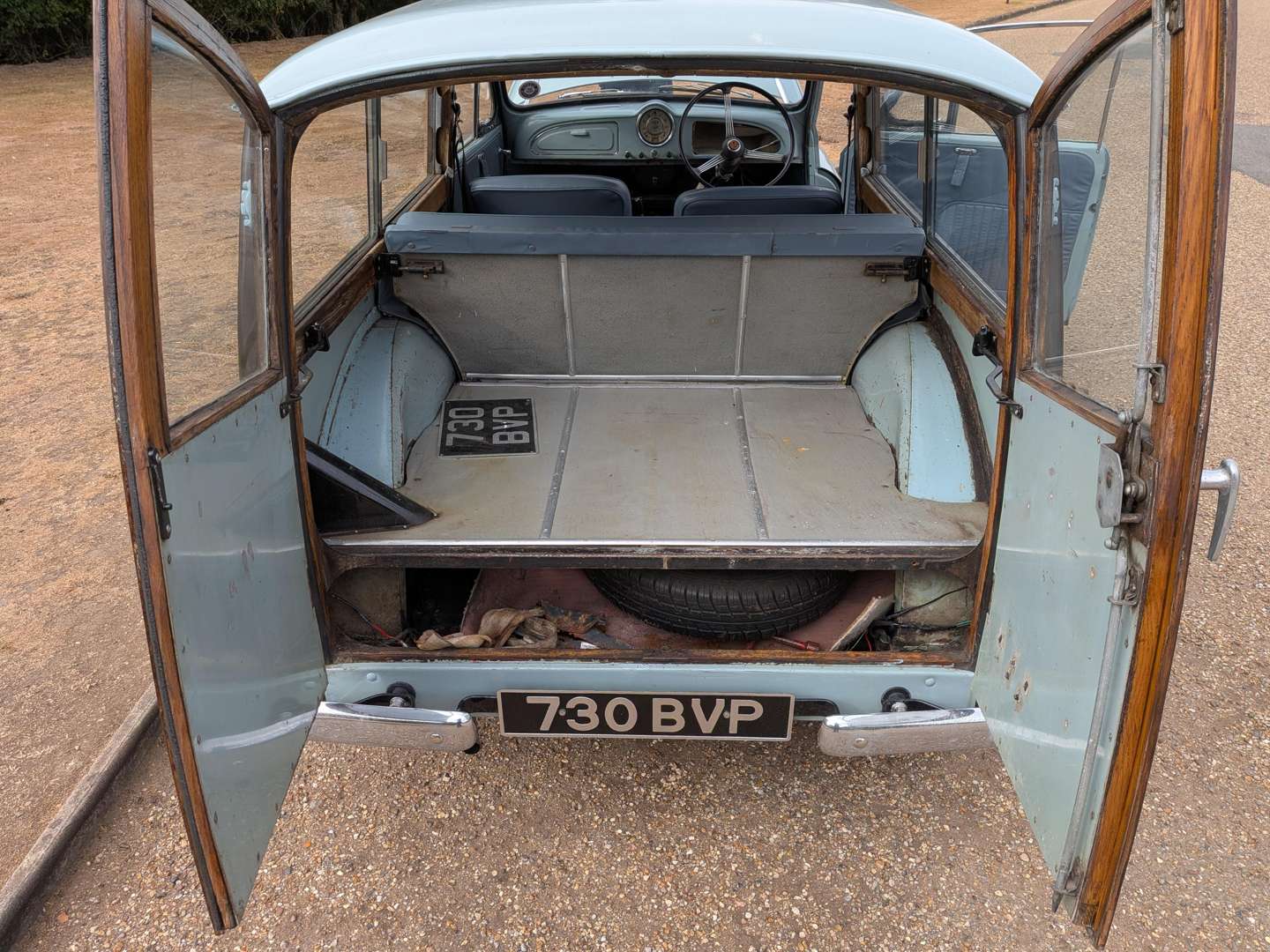 <p>1960 MORRIS MINOR TRAVELLER</p>