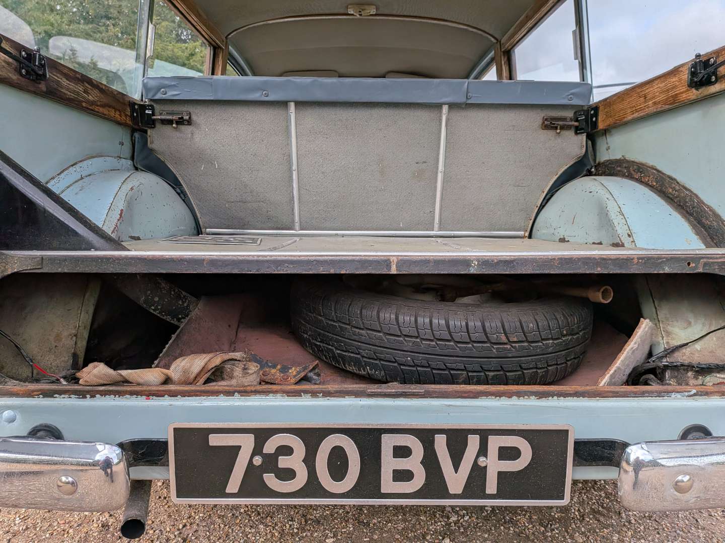 <p>1960 MORRIS MINOR TRAVELLER</p>