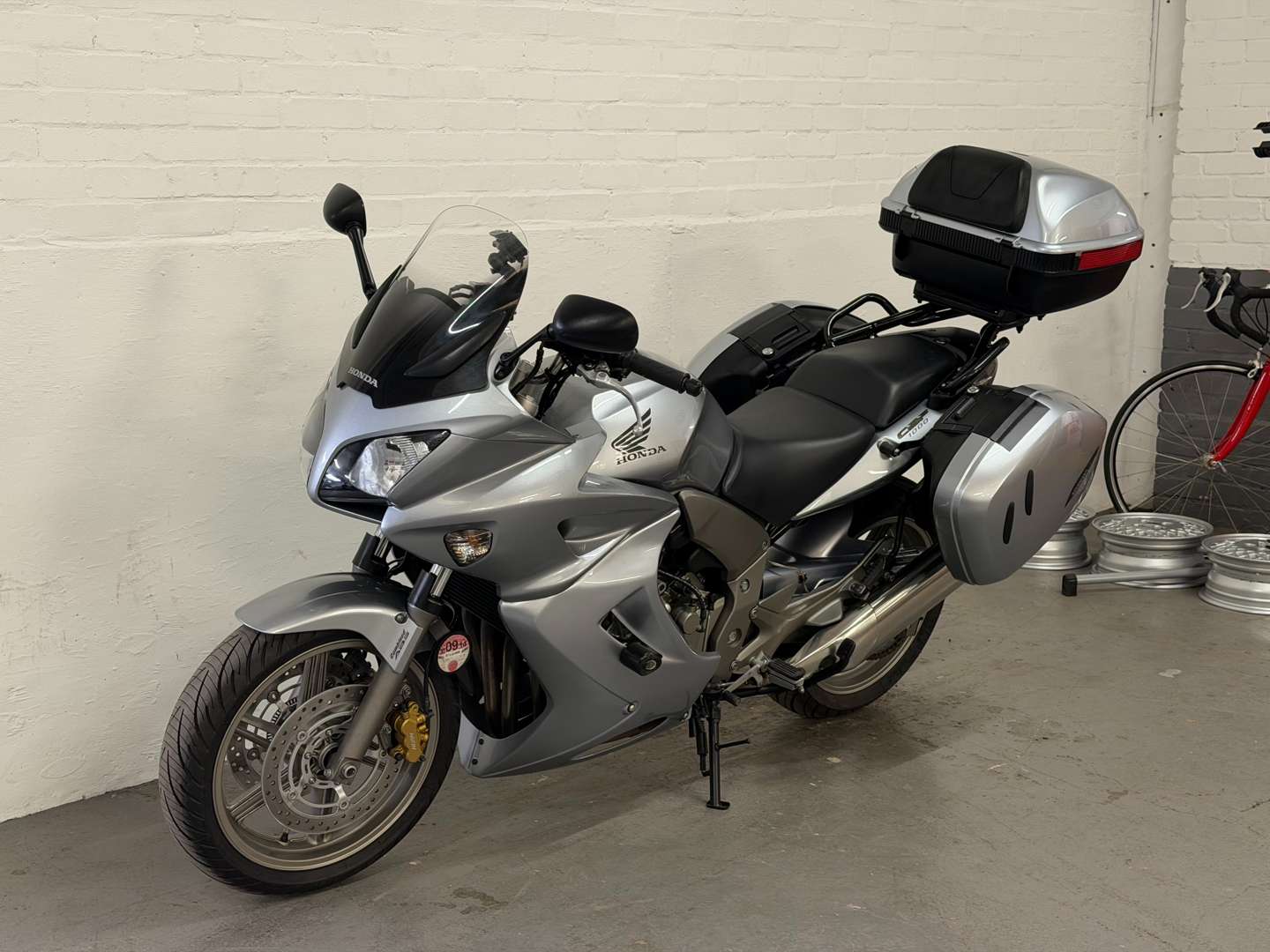<p>2010 HONDA CBF1000 GT</p>