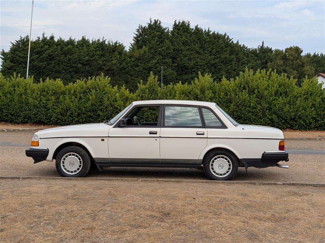 <p>1991 VOLVO 240 GL</p>