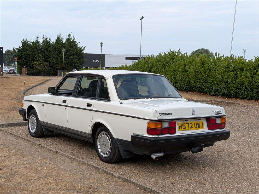 <p>1991 VOLVO 240 GL</p>