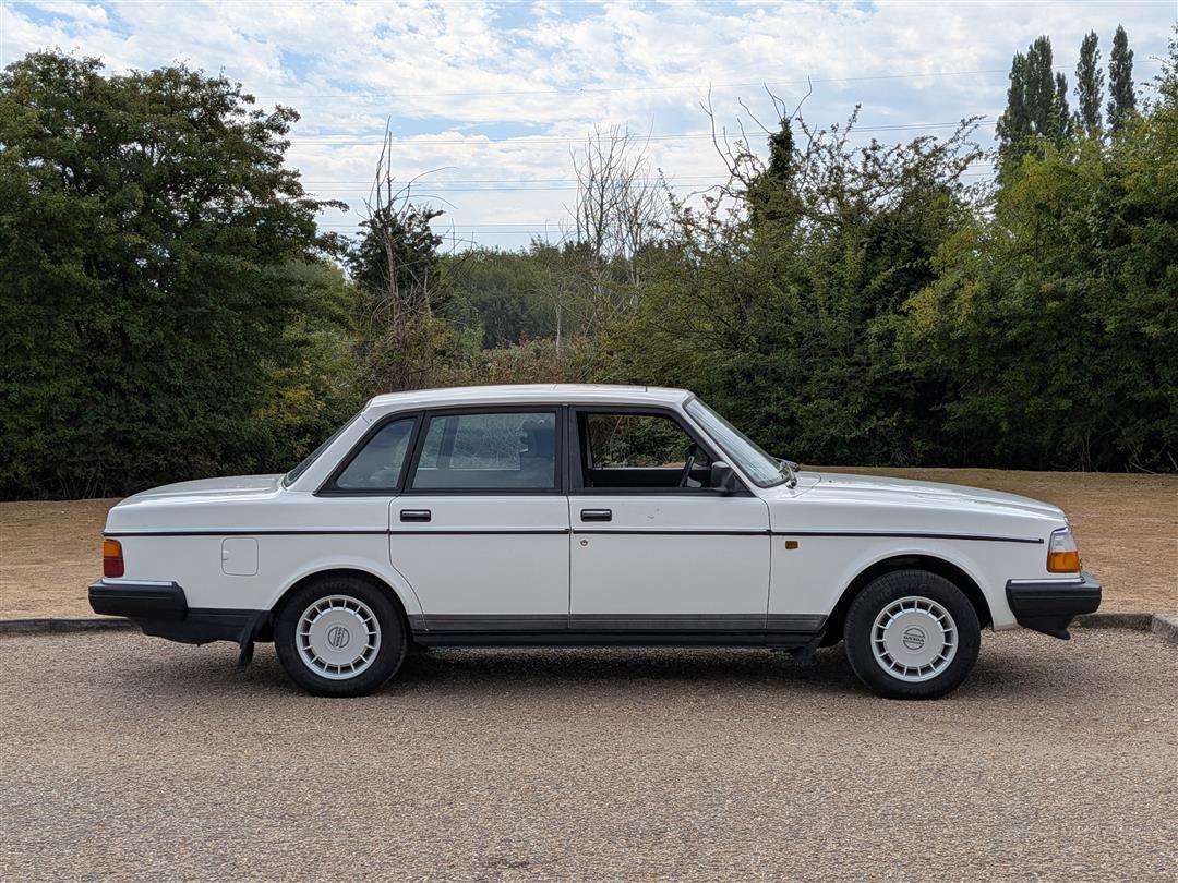 <p>1991 VOLVO 240 GL</p>