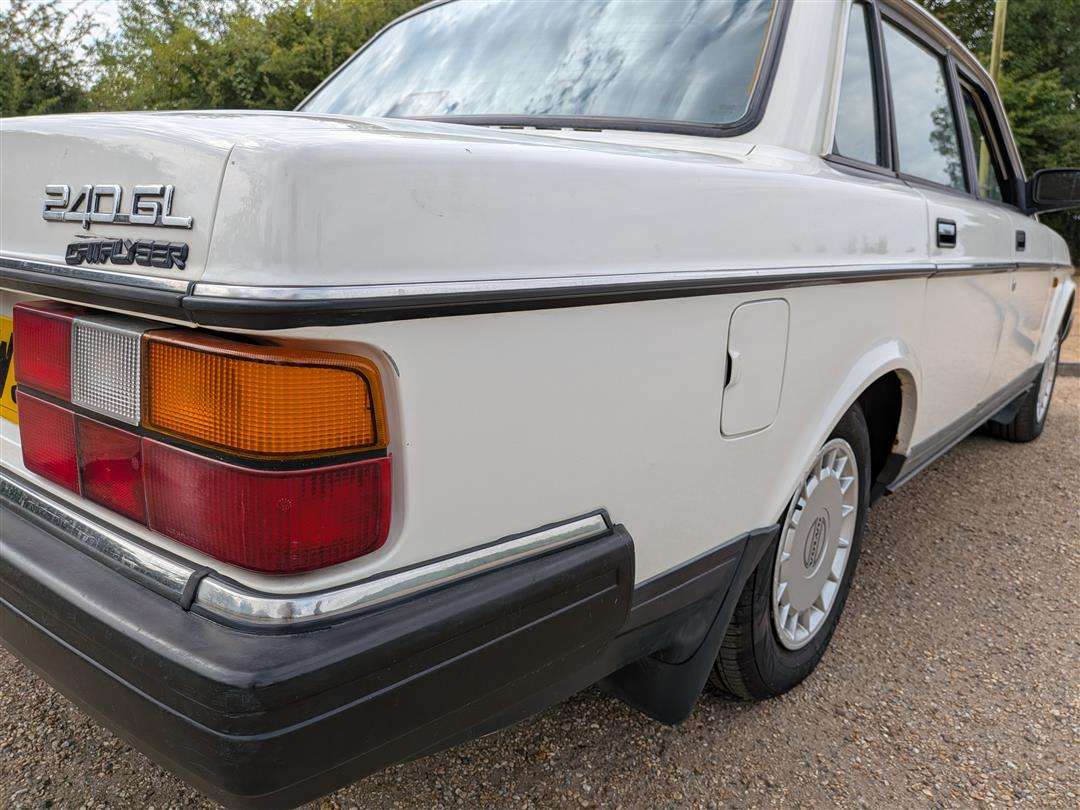 <p>1991 VOLVO 240 GL</p>