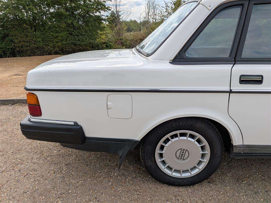 <p>1991 VOLVO 240 GL</p>