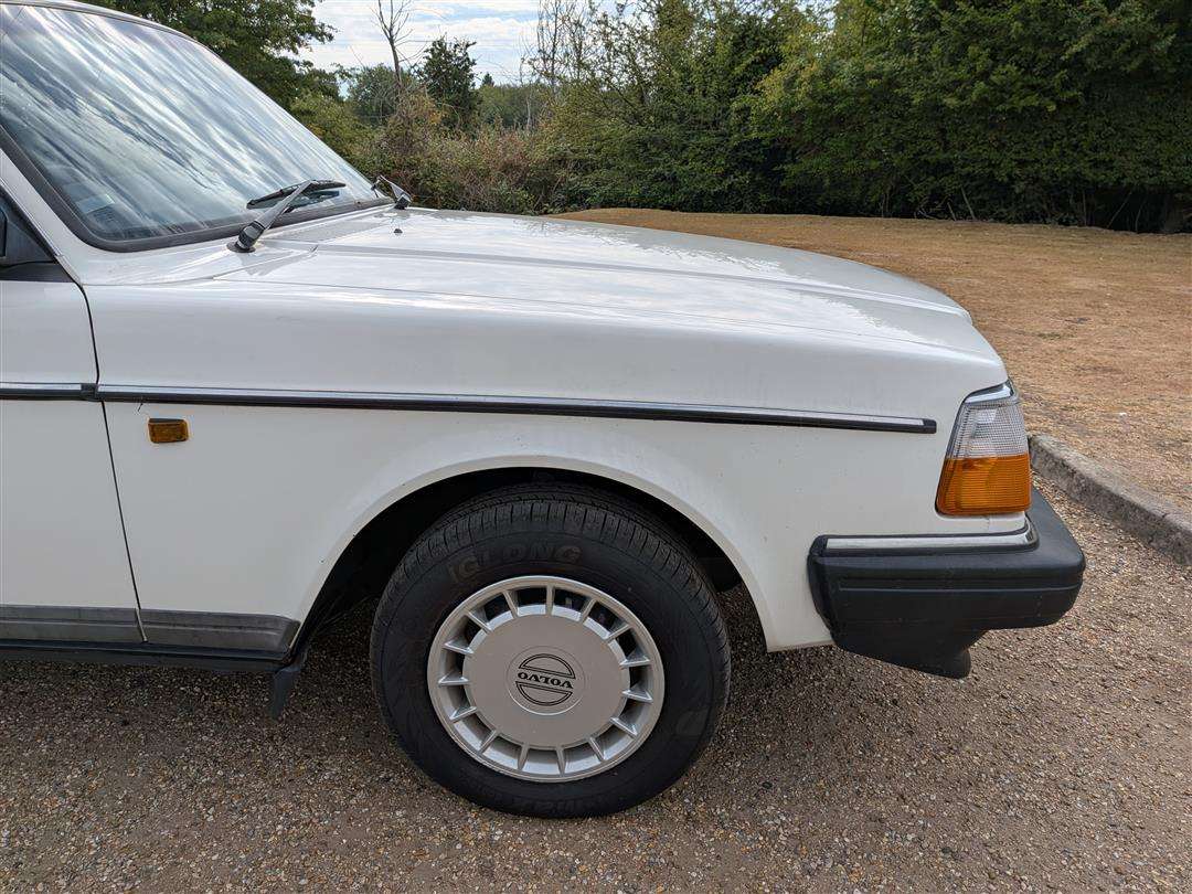 <p>1991 VOLVO 240 GL</p>