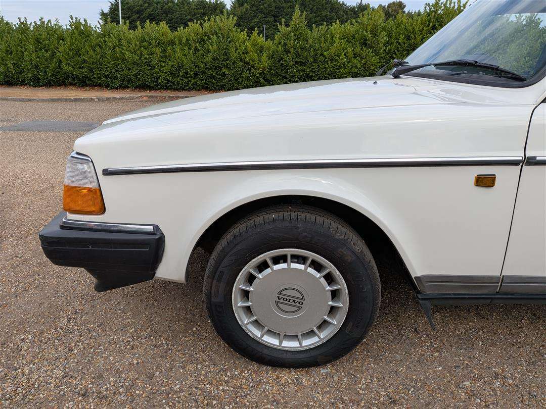 <p>1991 VOLVO 240 GL</p>