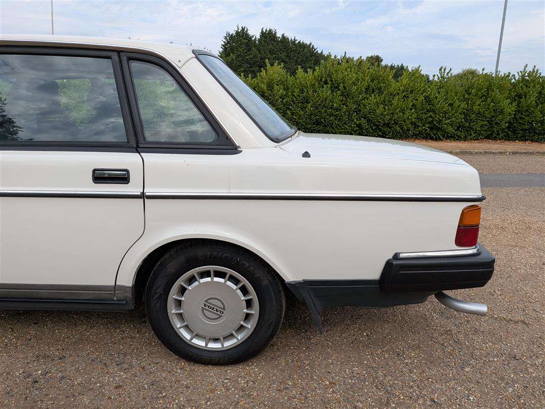 <p>1991 VOLVO 240 GL</p>