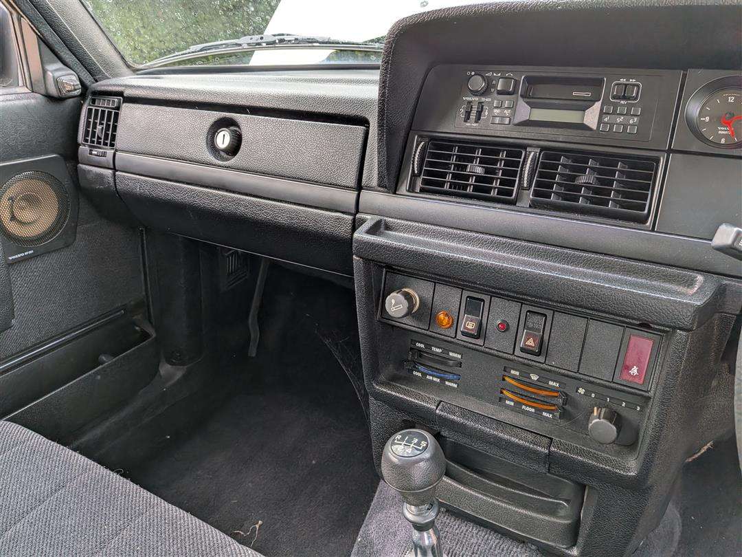 <p>1991 VOLVO 240 GL</p>