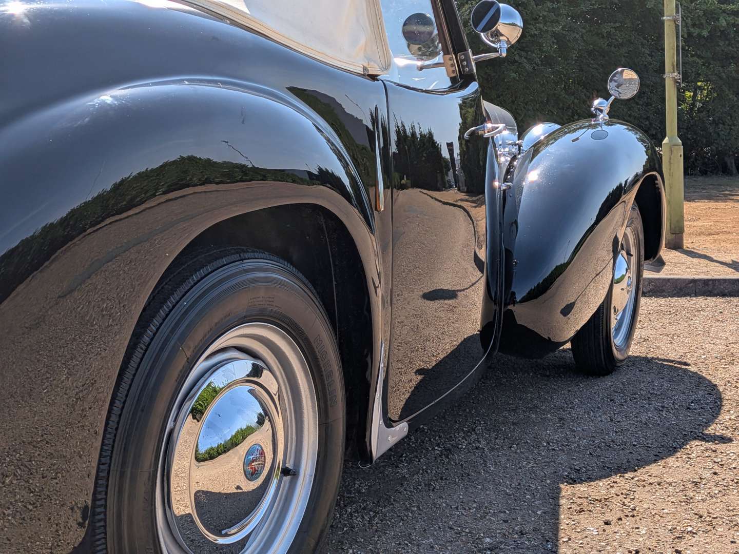 <p>1947 TRIUMPH ROADSTER</p>