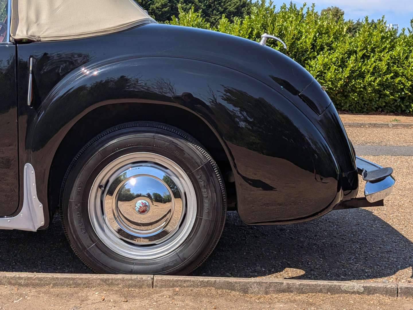 <p>1947 TRIUMPH ROADSTER</p>