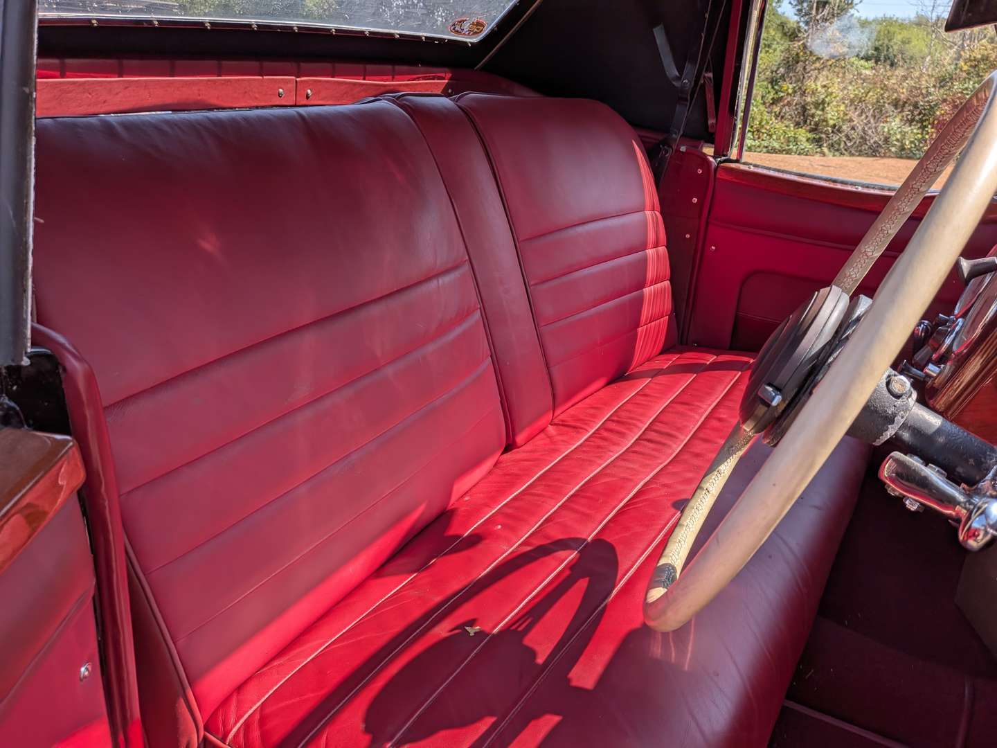 <p>1947 TRIUMPH ROADSTER</p>