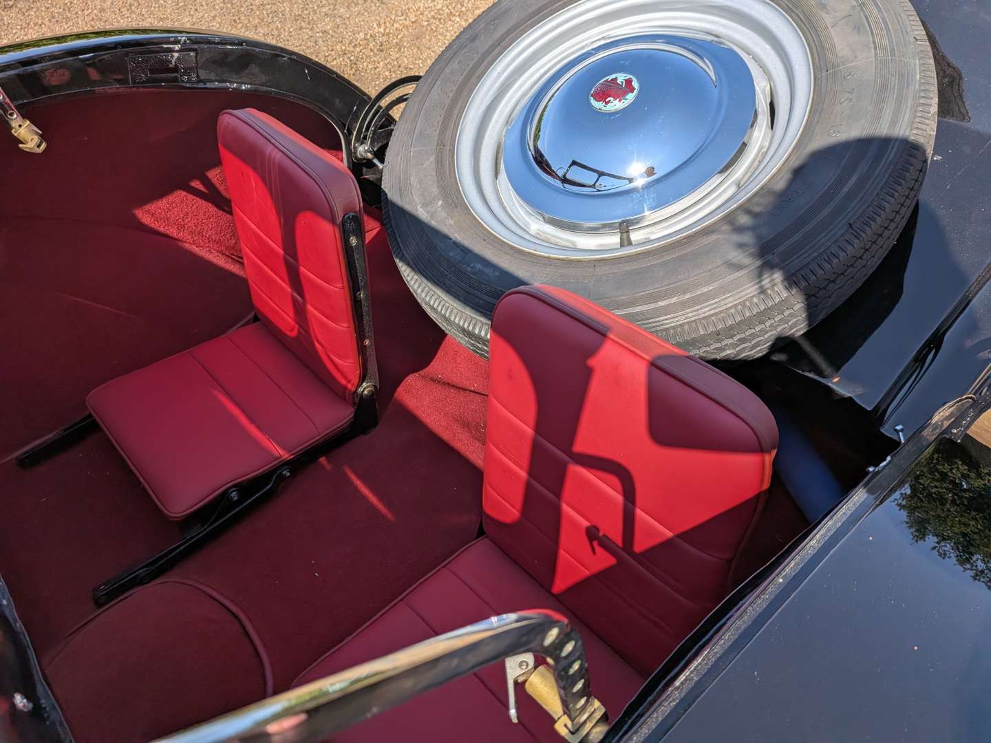 <p>1947 TRIUMPH ROADSTER</p>