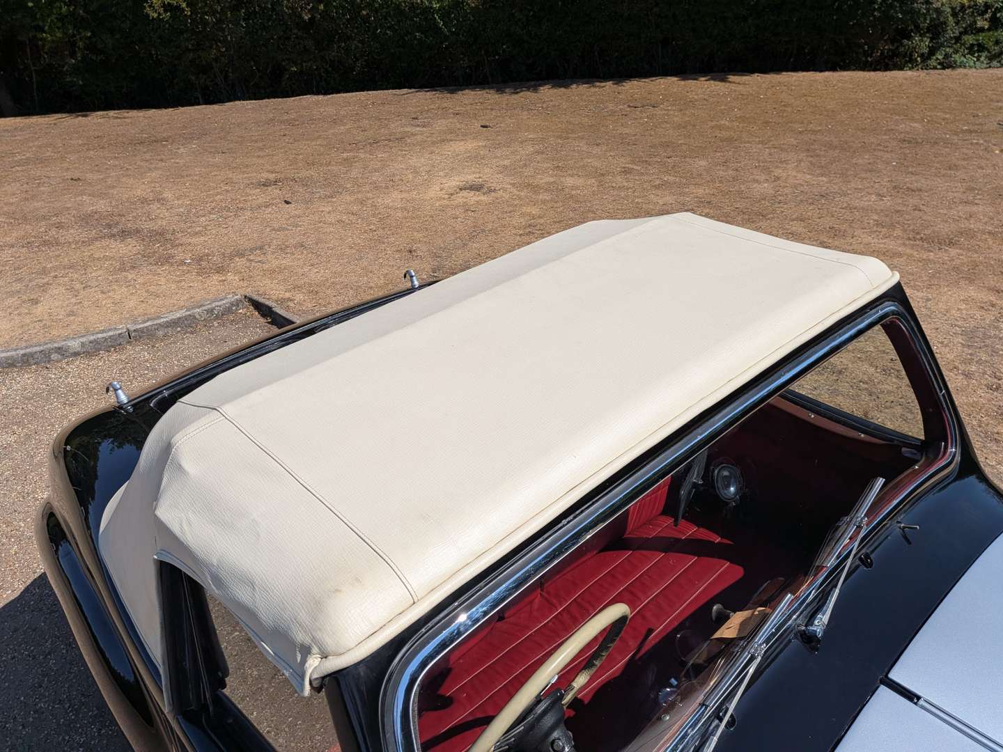 <p>1947 TRIUMPH ROADSTER</p>