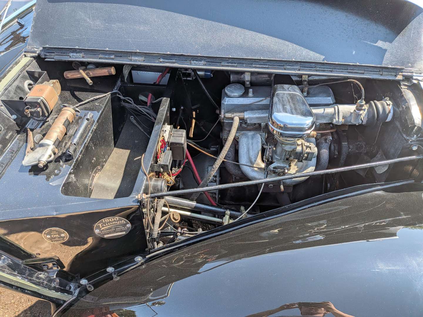 <p>1947 TRIUMPH ROADSTER</p>