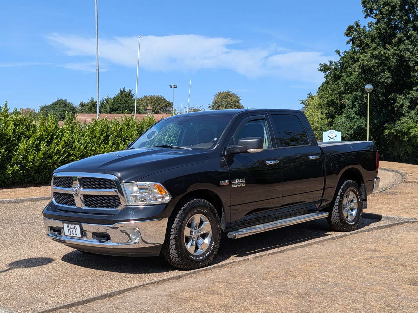 <p>2016 DODGE RAM 1500 SLT 5.7 Hemi LHD</p>