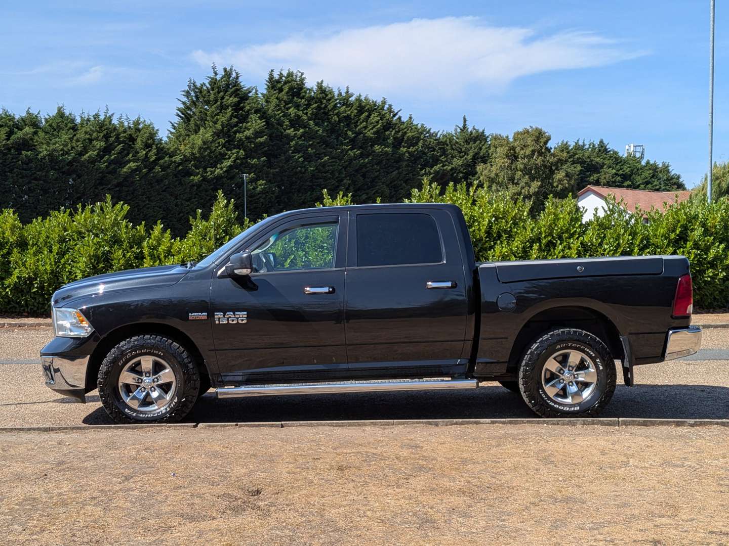 <p>2016 DODGE RAM 1500 SLT 5.7 Hemi LHD</p>