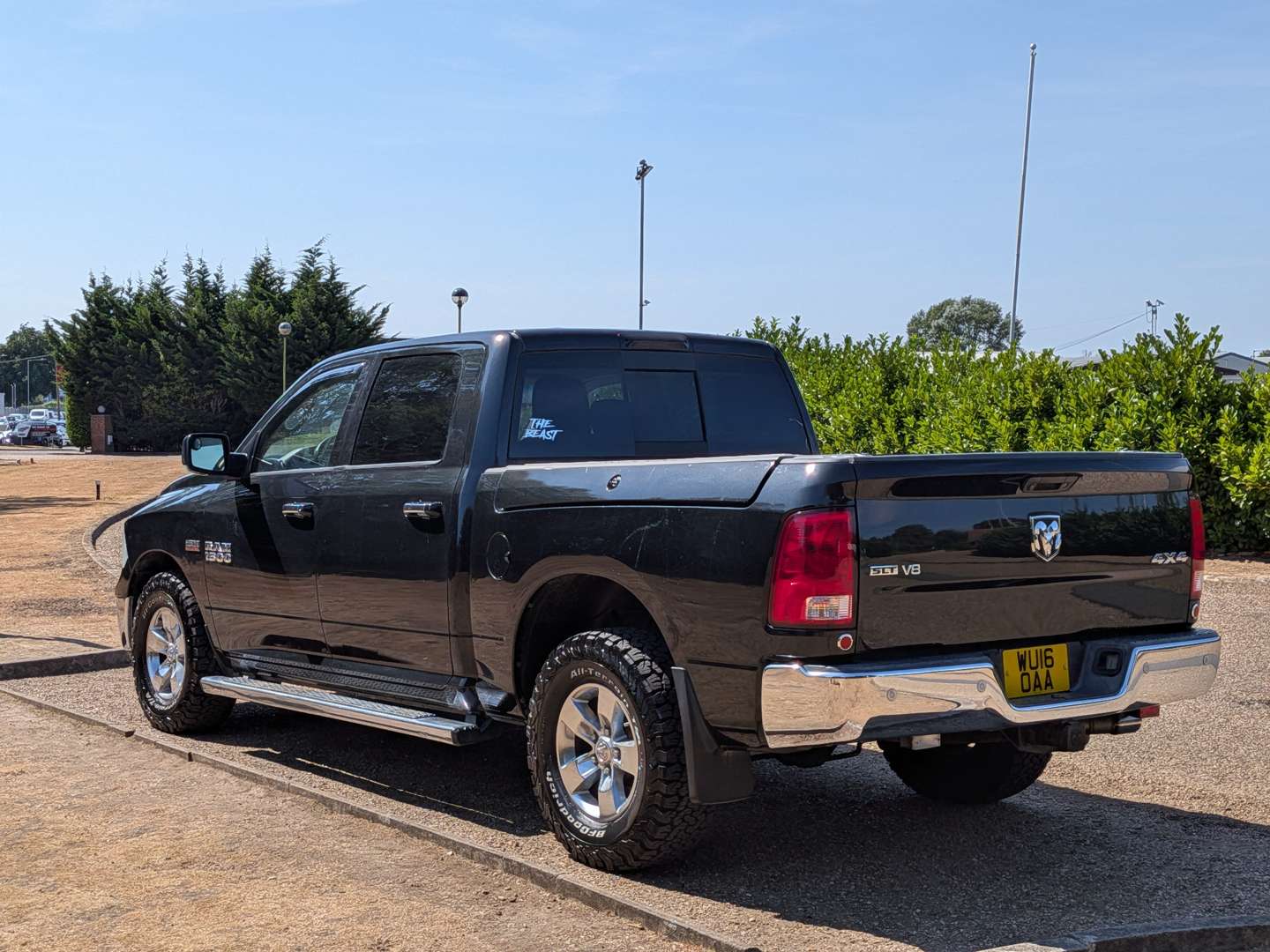 <p>2016 DODGE RAM 1500 SLT 5.7 Hemi LHD</p>