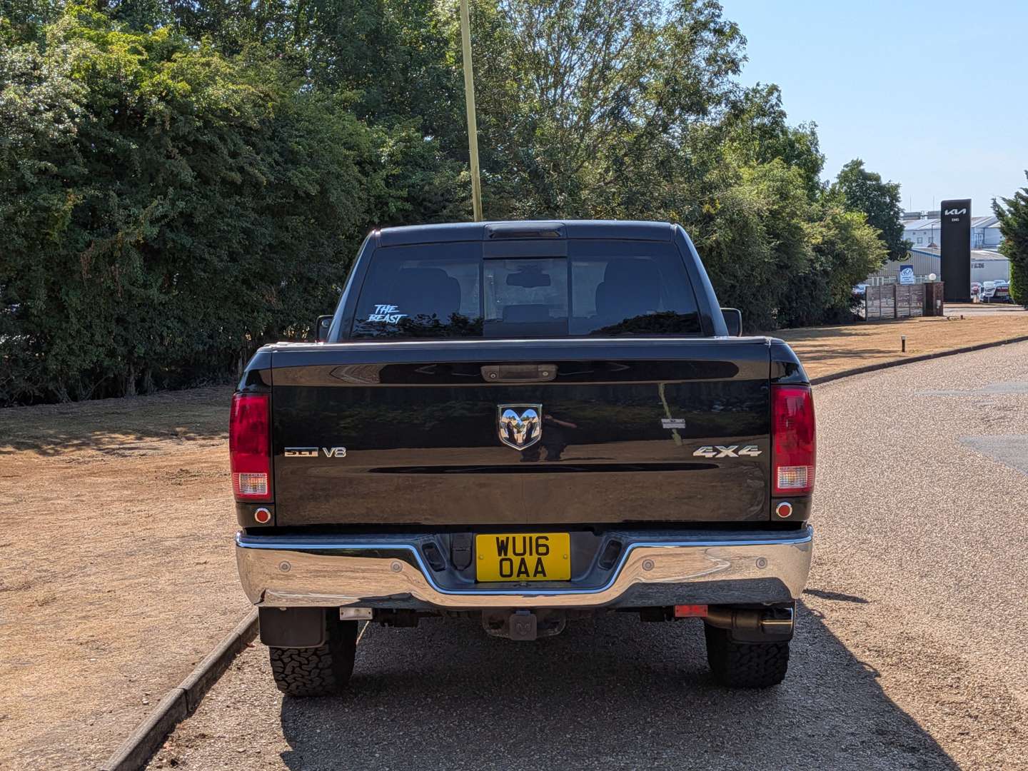 <p>2016 DODGE RAM 1500 SLT 5.7 Hemi LHD</p>
