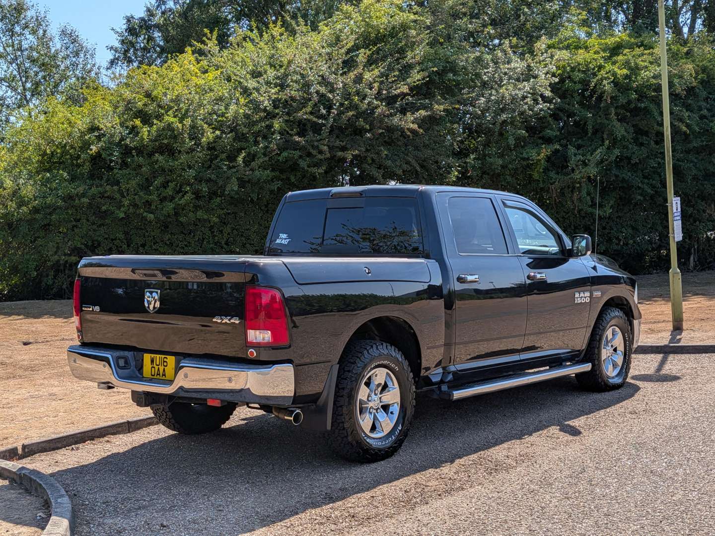 <p>2016 DODGE RAM 1500 SLT 5.7 Hemi LHD</p>