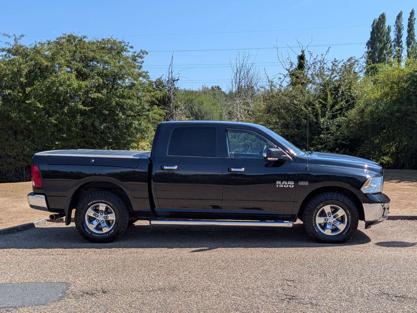 <p>2016 DODGE RAM 1500 SLT 5.7 Hemi LHD</p>