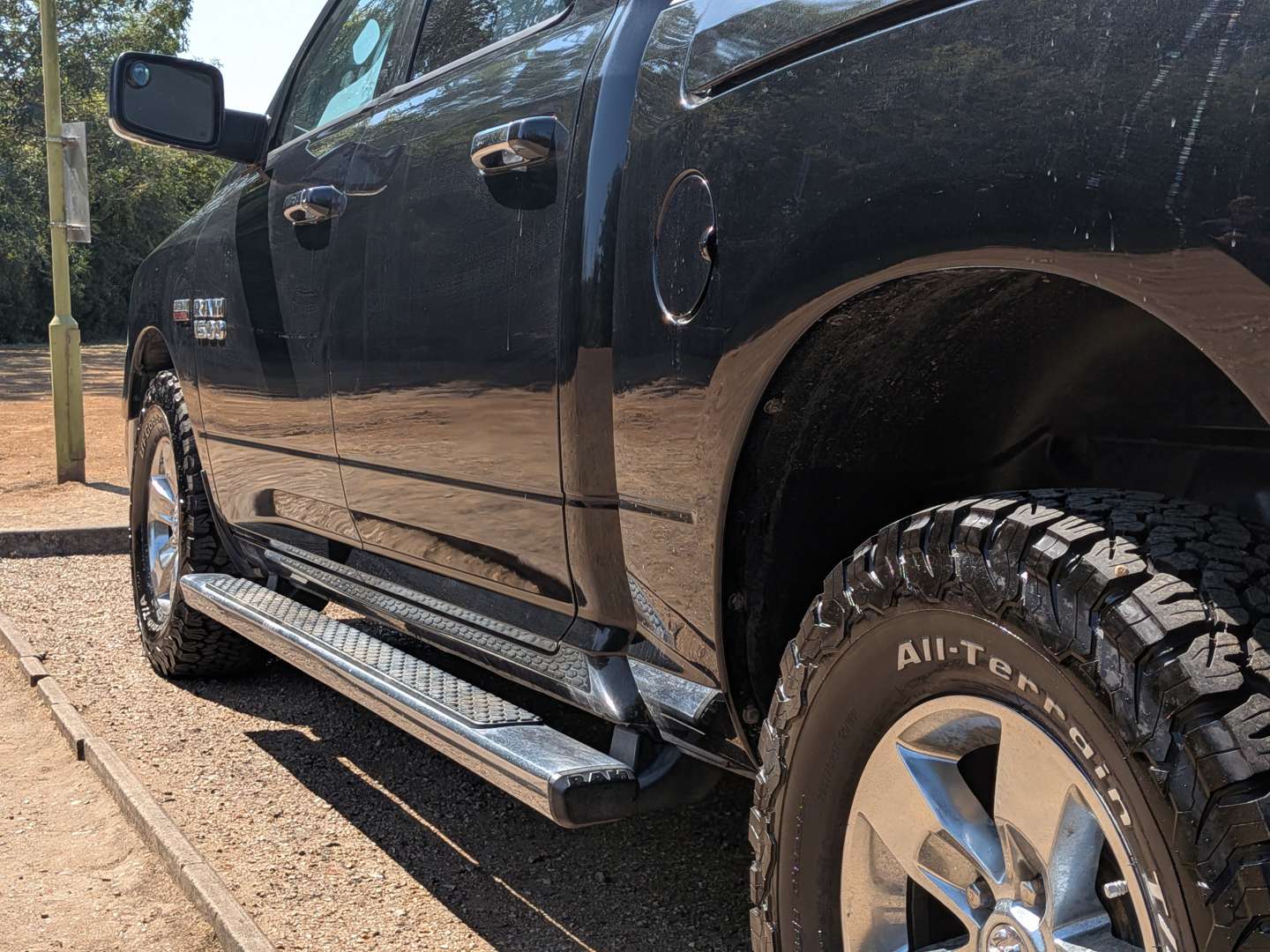 <p>2016 DODGE RAM 1500 SLT 5.7 Hemi LHD</p>