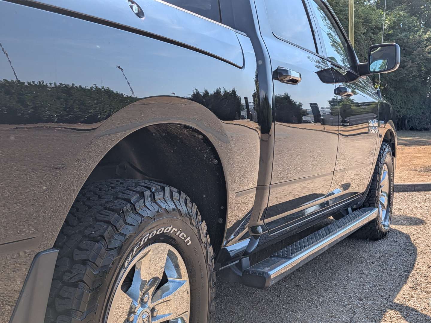 <p>2016 DODGE RAM 1500 SLT 5.7 Hemi LHD</p>