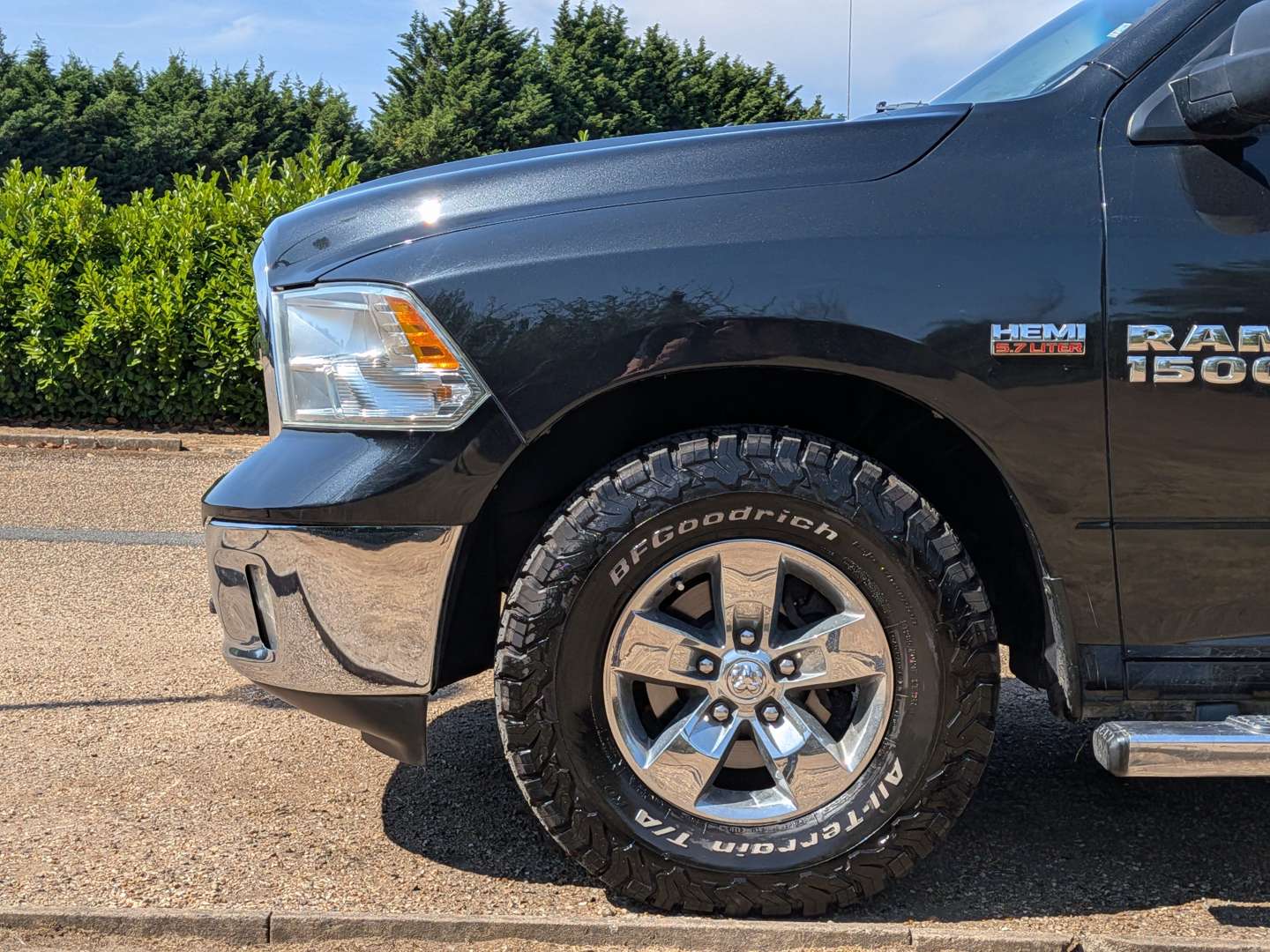 <p>2016 DODGE RAM 1500 SLT 5.7 Hemi LHD</p>