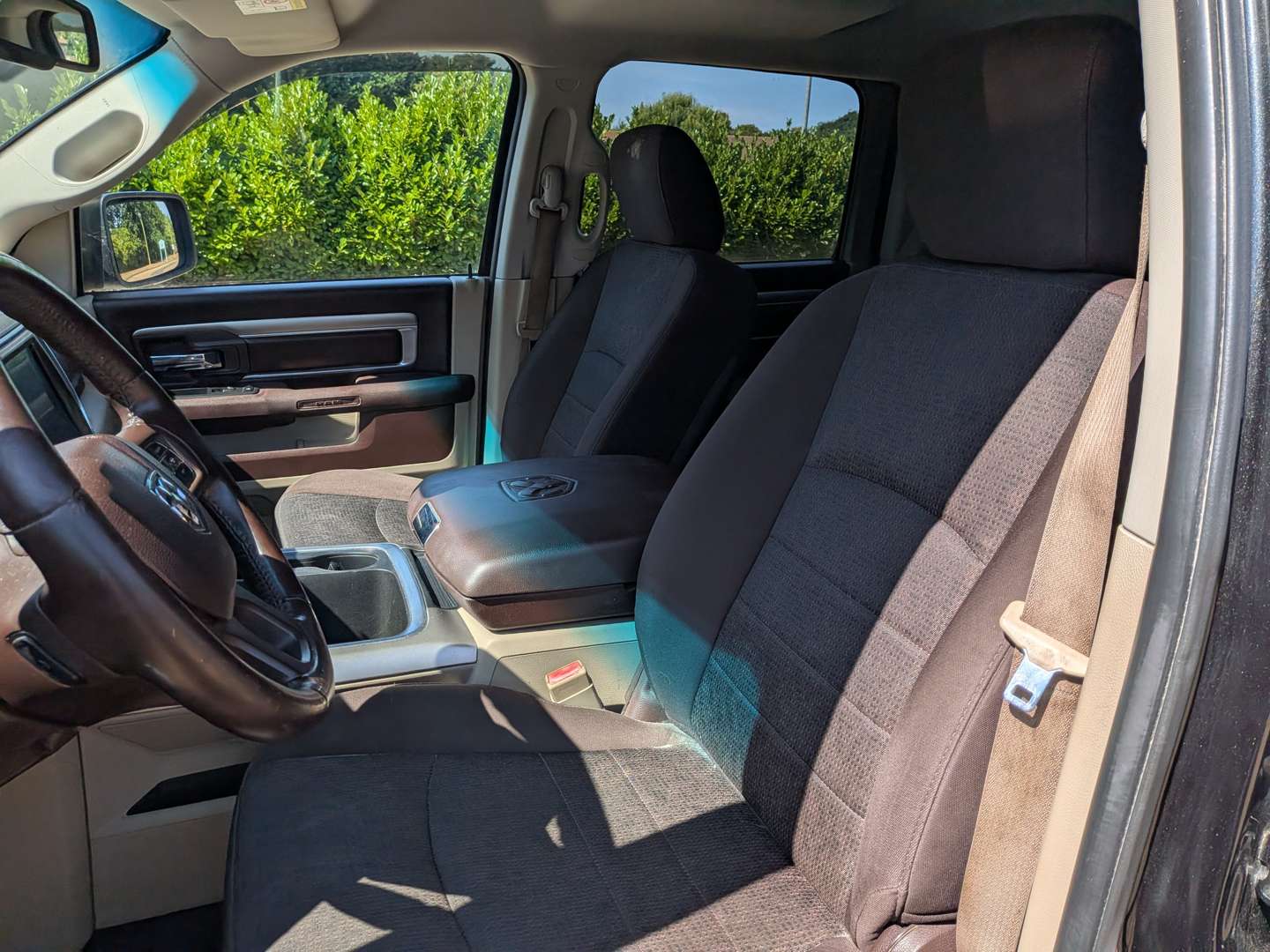 <p>2016 DODGE RAM 1500 SLT 5.7 Hemi LHD</p>