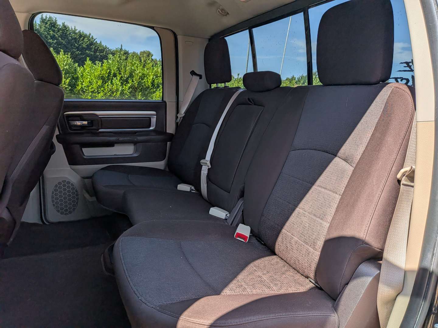 <p>2016 DODGE RAM 1500 SLT 5.7 Hemi LHD</p>