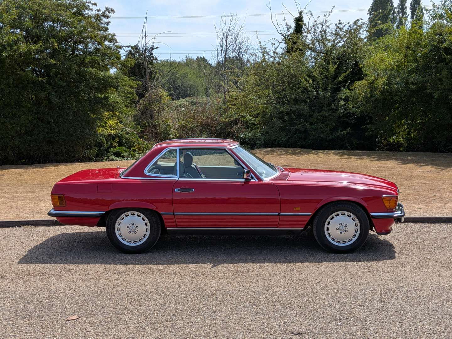 <p>1989 MERCEDES 300SL R107 AUTO</p>