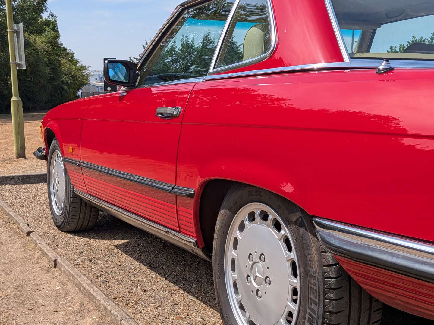 <p>1989 MERCEDES 300SL R107 AUTO</p>