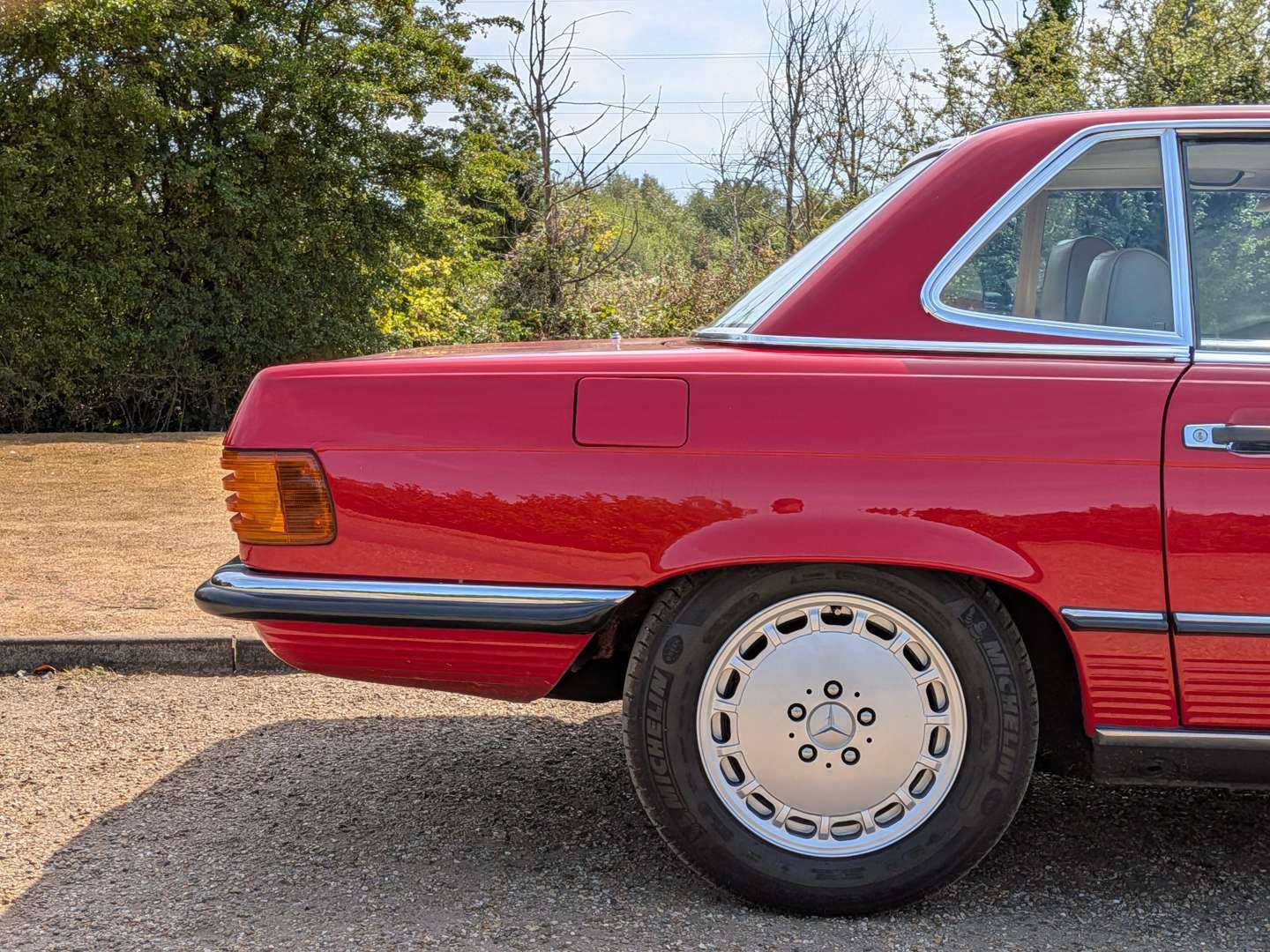 <p>1989 MERCEDES 300SL R107 AUTO</p>