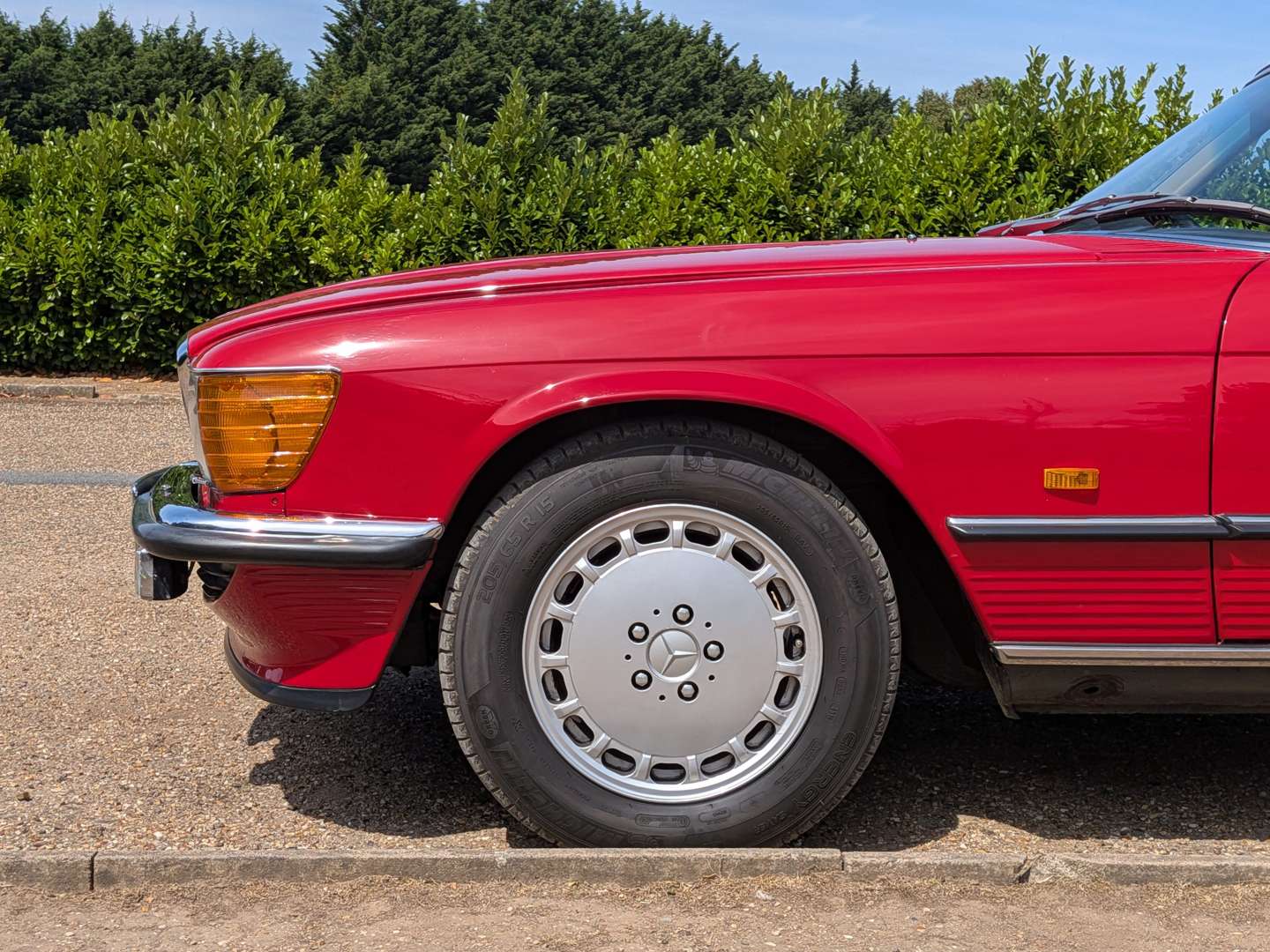 <p>1989 MERCEDES 300SL R107 AUTO</p>