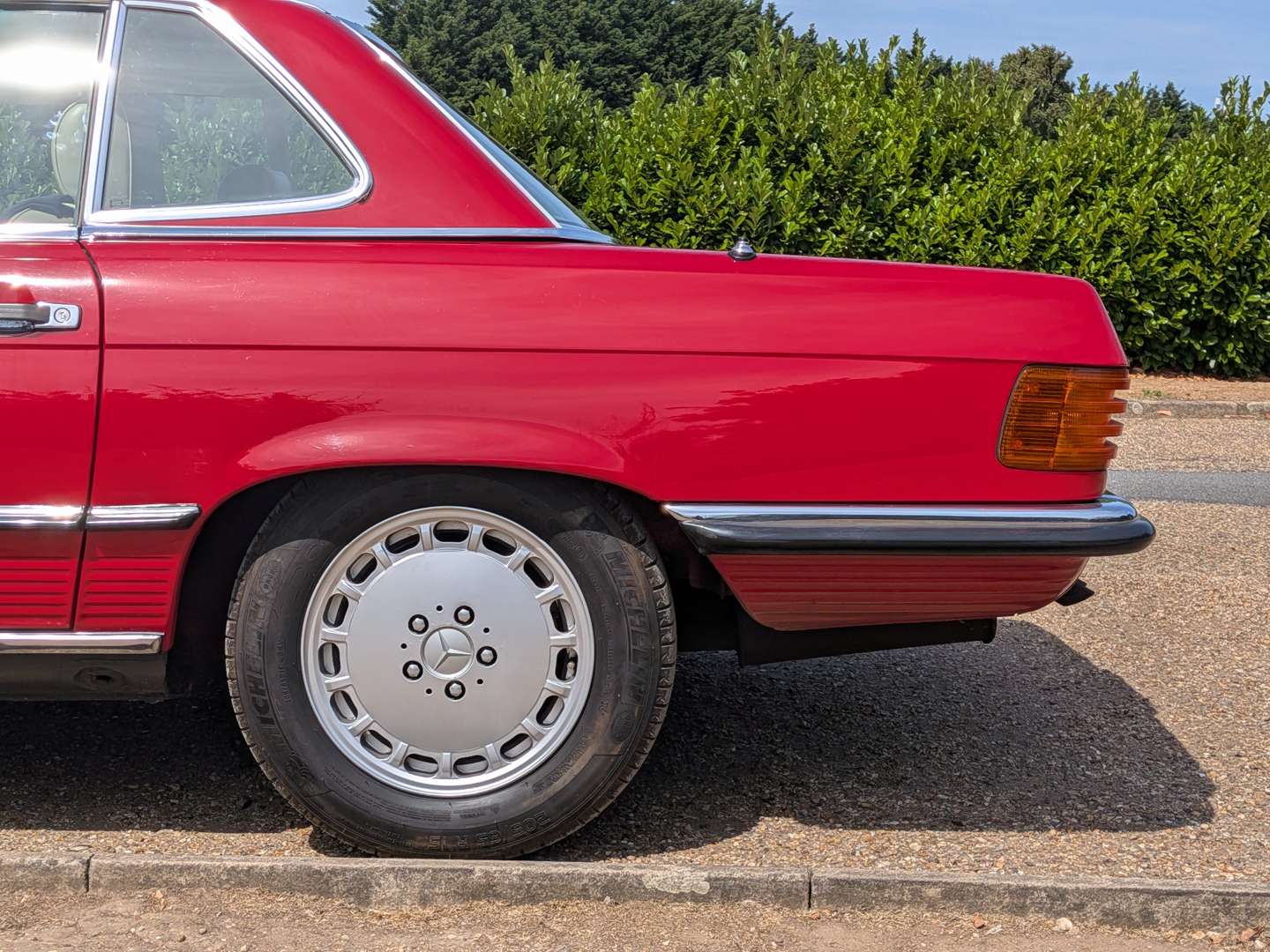 <p>1989 MERCEDES 300SL R107 AUTO</p>